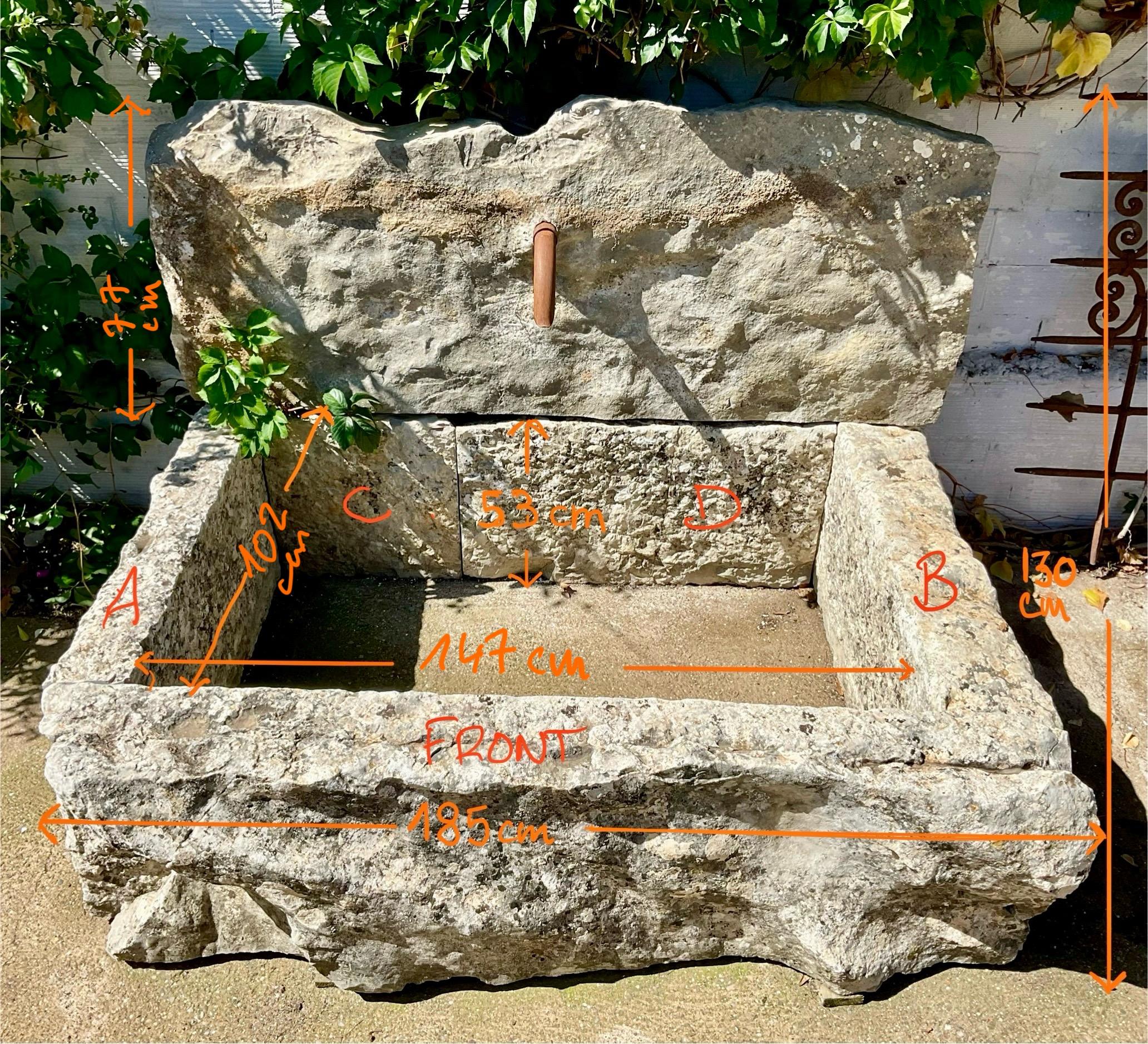 Wandbrunnen aus wiederverwerteten alten Steinelementen im Angebot 7