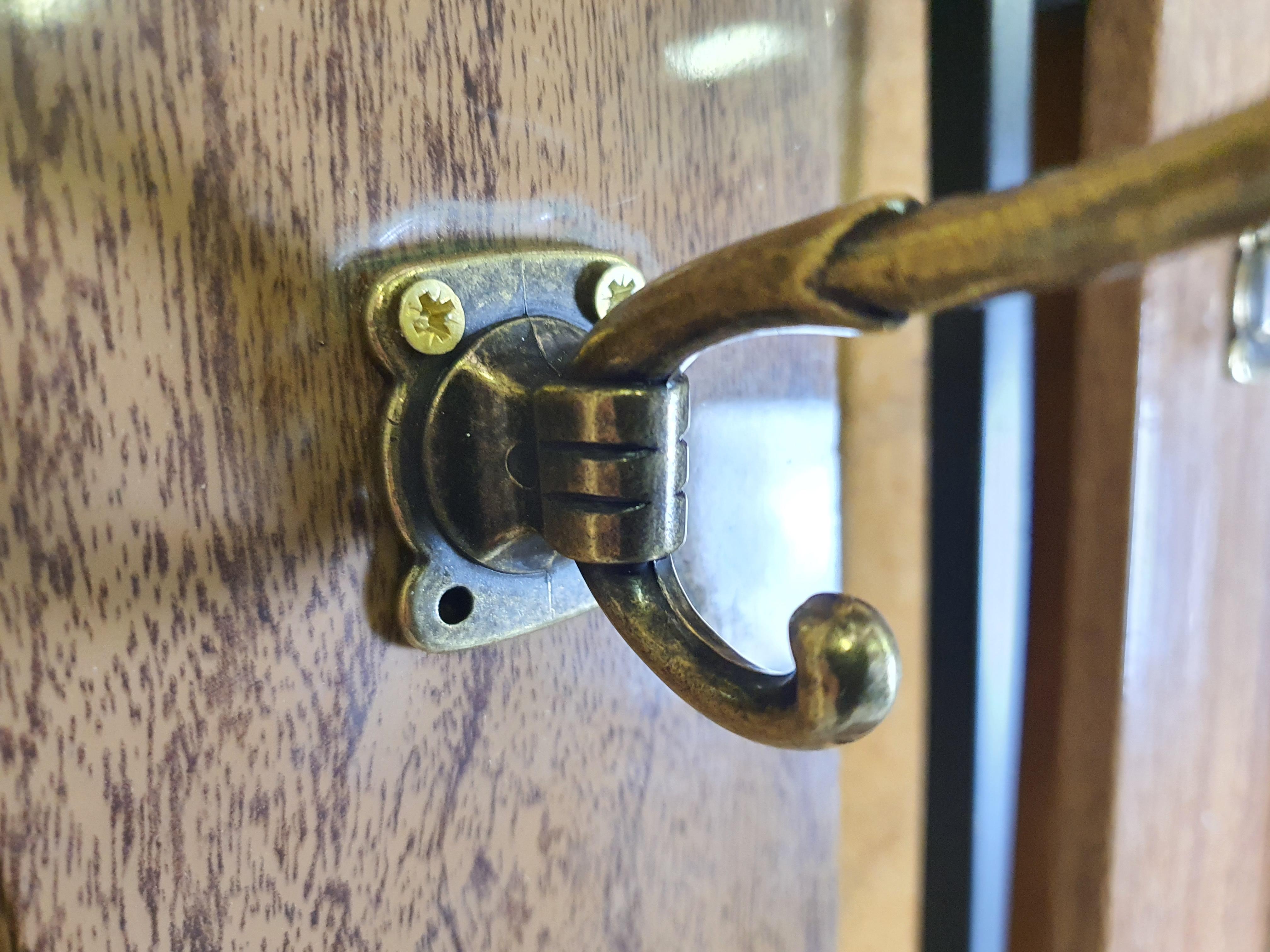 Percha de pared con espejo de los años 50 en venta 3