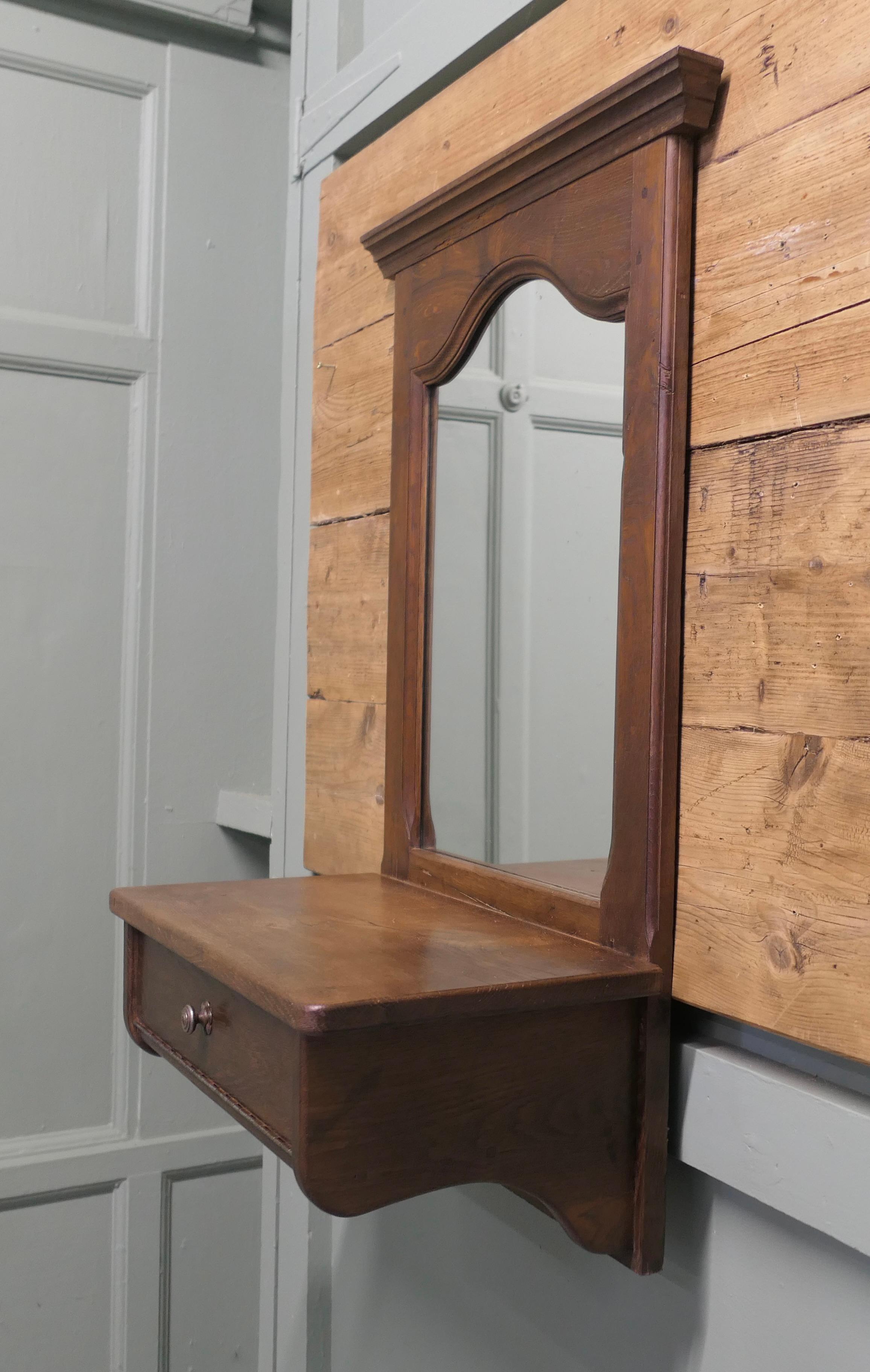 Specchio da guardaroba in castagno da appendere alla parete In condizioni buone in vendita a Godshill, Isle of Wight