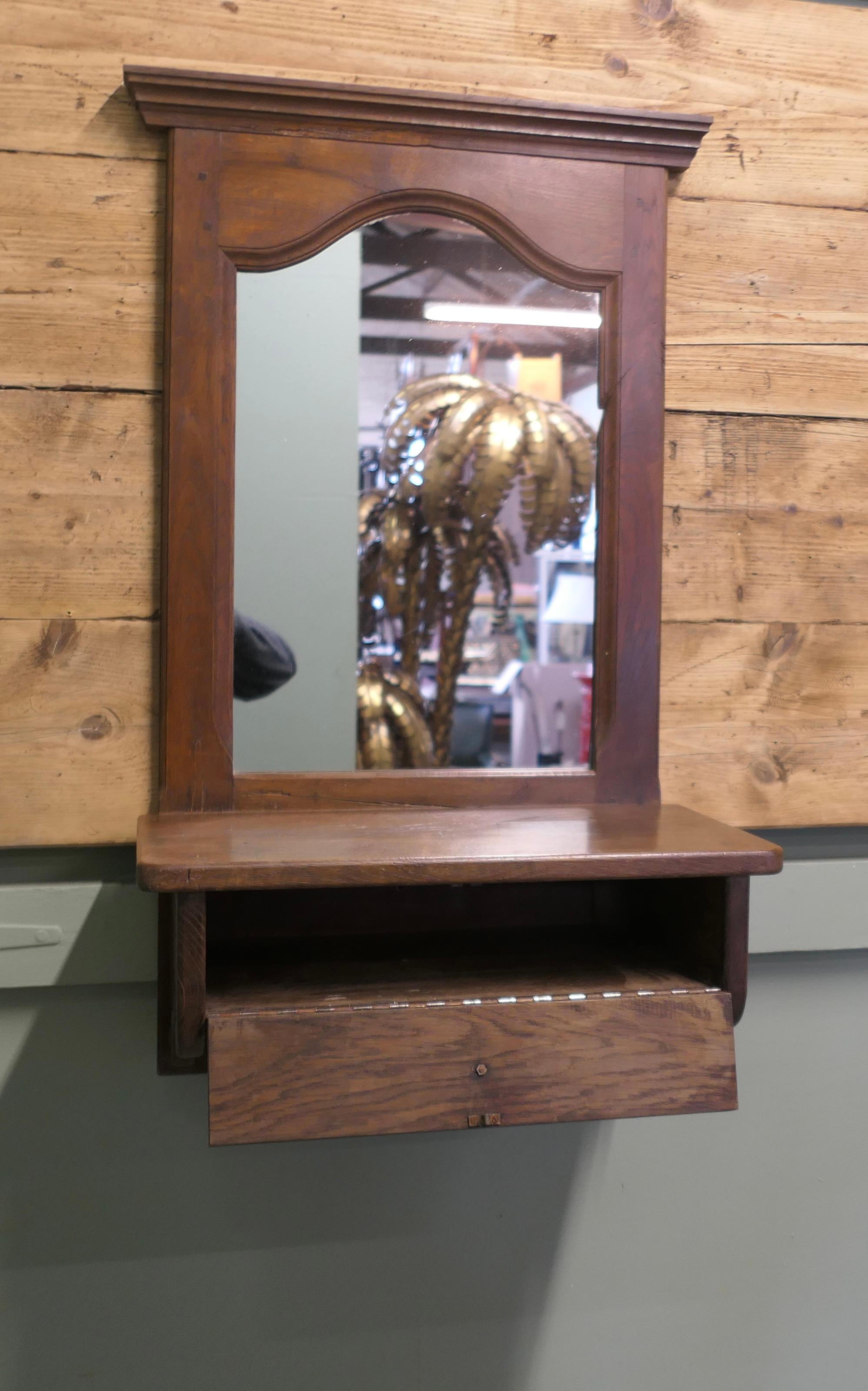 Metà XX secolo Specchio da guardaroba in castagno da appendere alla parete in vendita