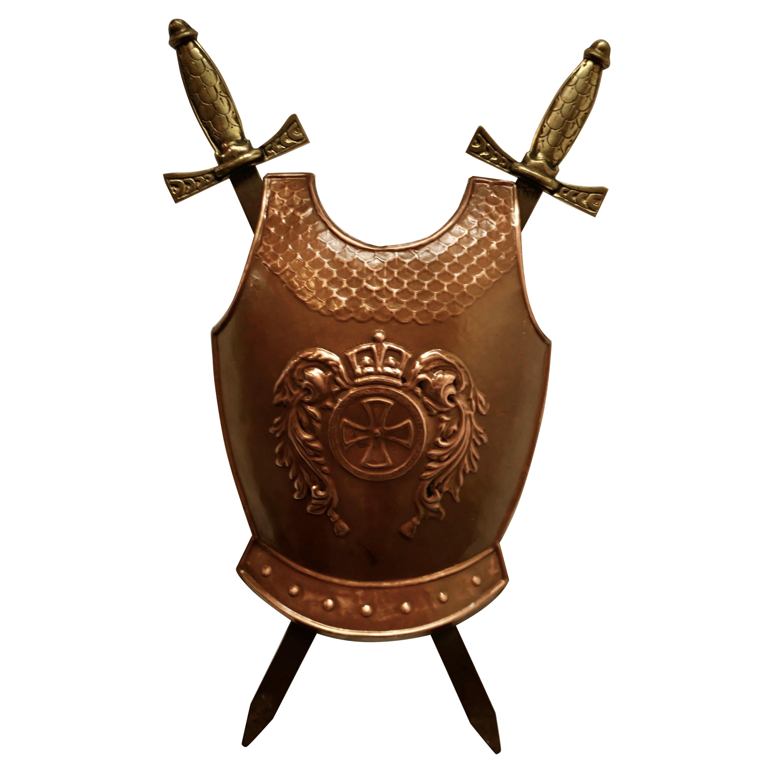 Wandgehängter Arts and Crafts-Kupfer-Schildkrötenschilfrohr mit Kreuz Schwertern im Angebot
