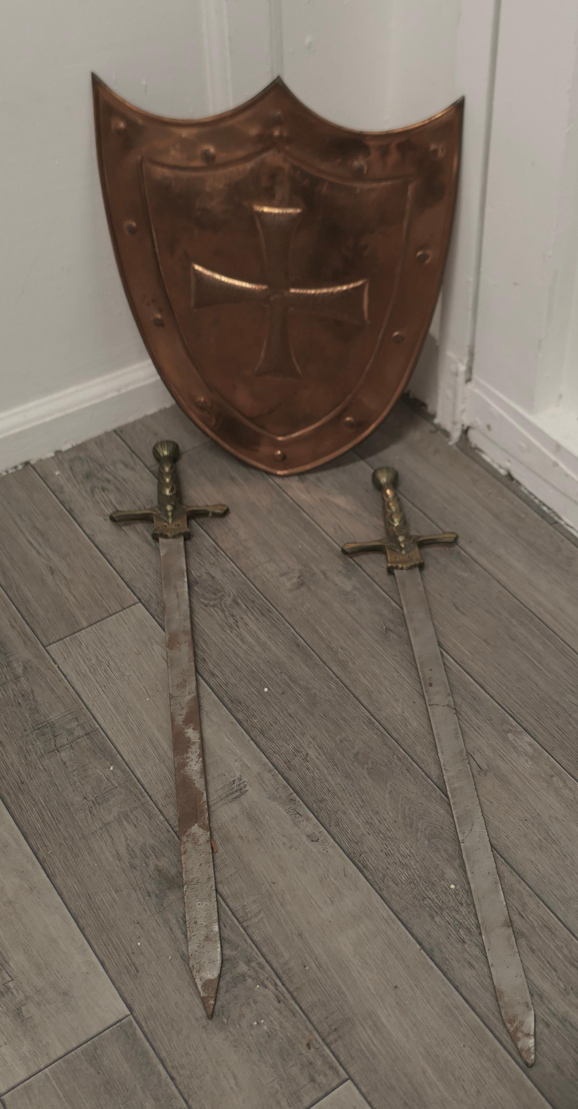 Wall Hanging Arts and Crafts Copper Shield with Cross Swords In Good Condition For Sale In Chillerton, Isle of Wight
