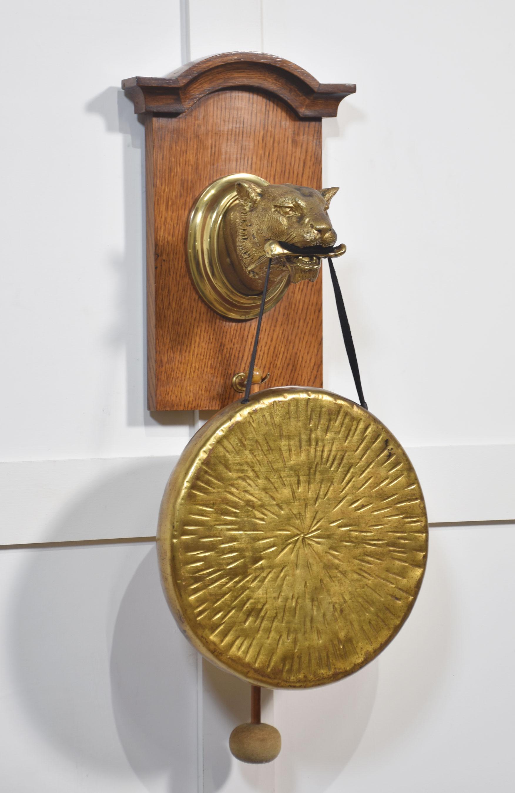 Wall hanging dinner gong In Good Condition For Sale In Cheshire, GB