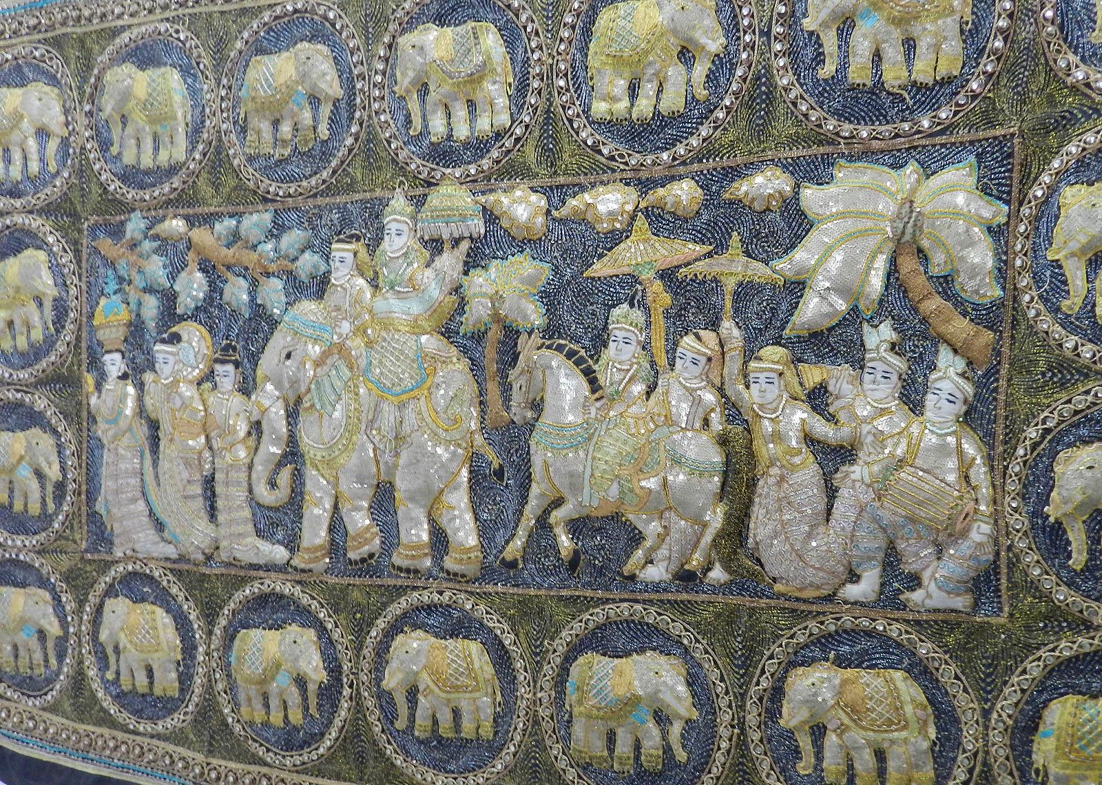 Wall hanging large Indian embroidered vintage needlework tapestry, circa 1970
Depicts an Indian procession with elephants, horse and people
Good quality 1970s needlework.
Handmade in India
Applique and padded quilting to figures and