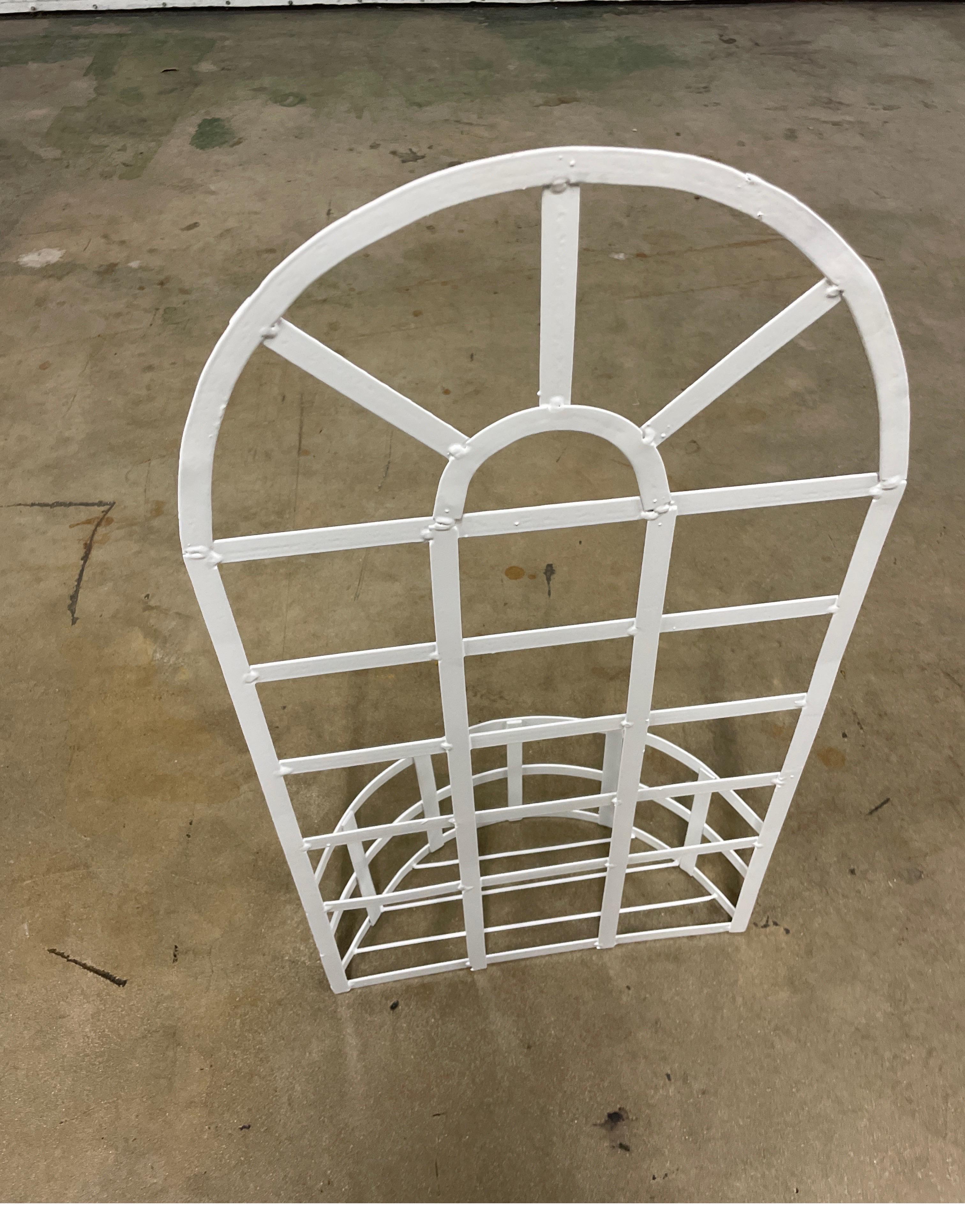 Wall Hanging Lattice Planter In Good Condition For Sale In West Palm Beach, FL