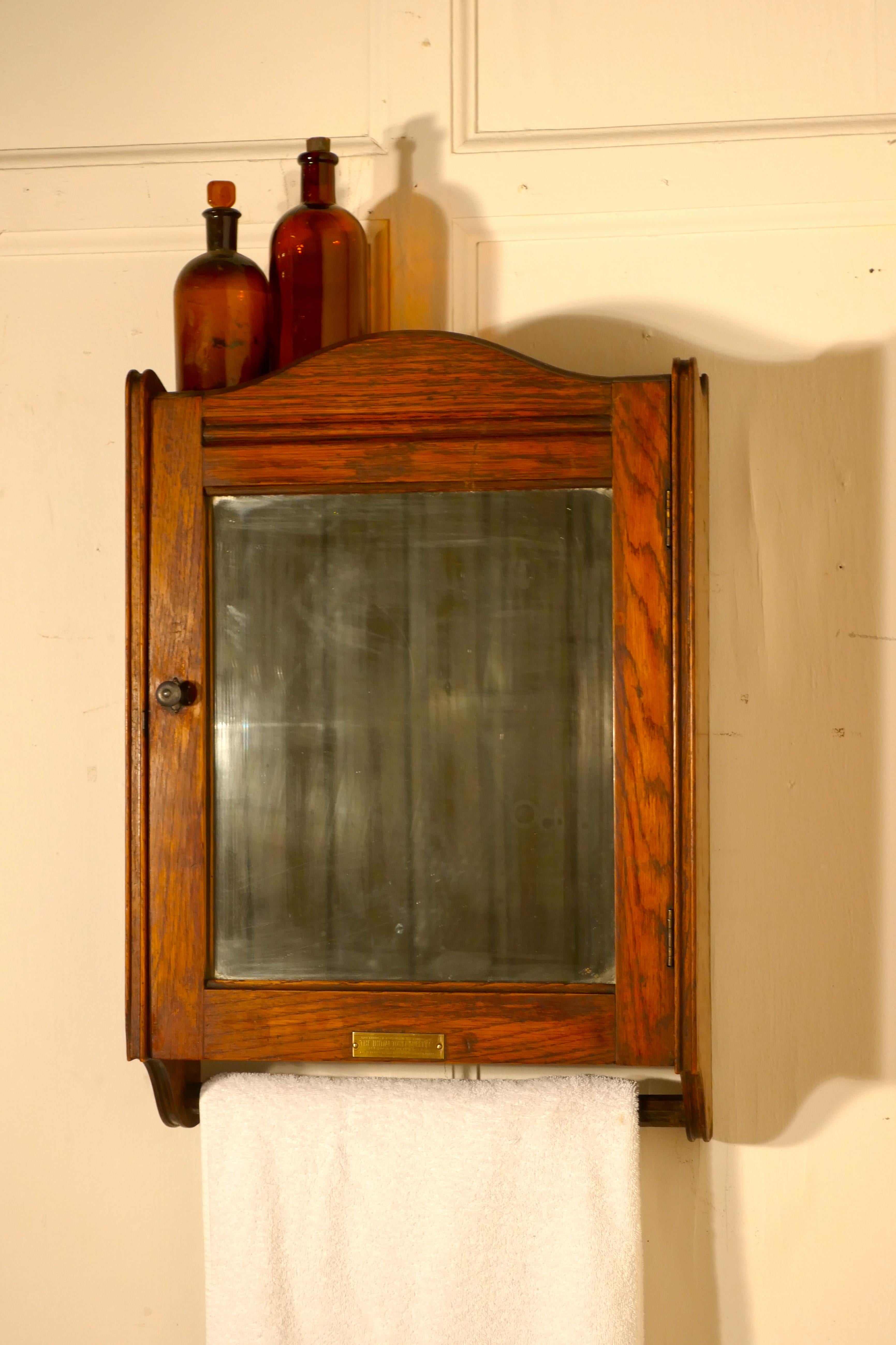 Wall Hanging Oak Cloakroom or Bathroom Cupboard from the Initial Towel Supply Co In Good Condition In Chillerton, Isle of Wight