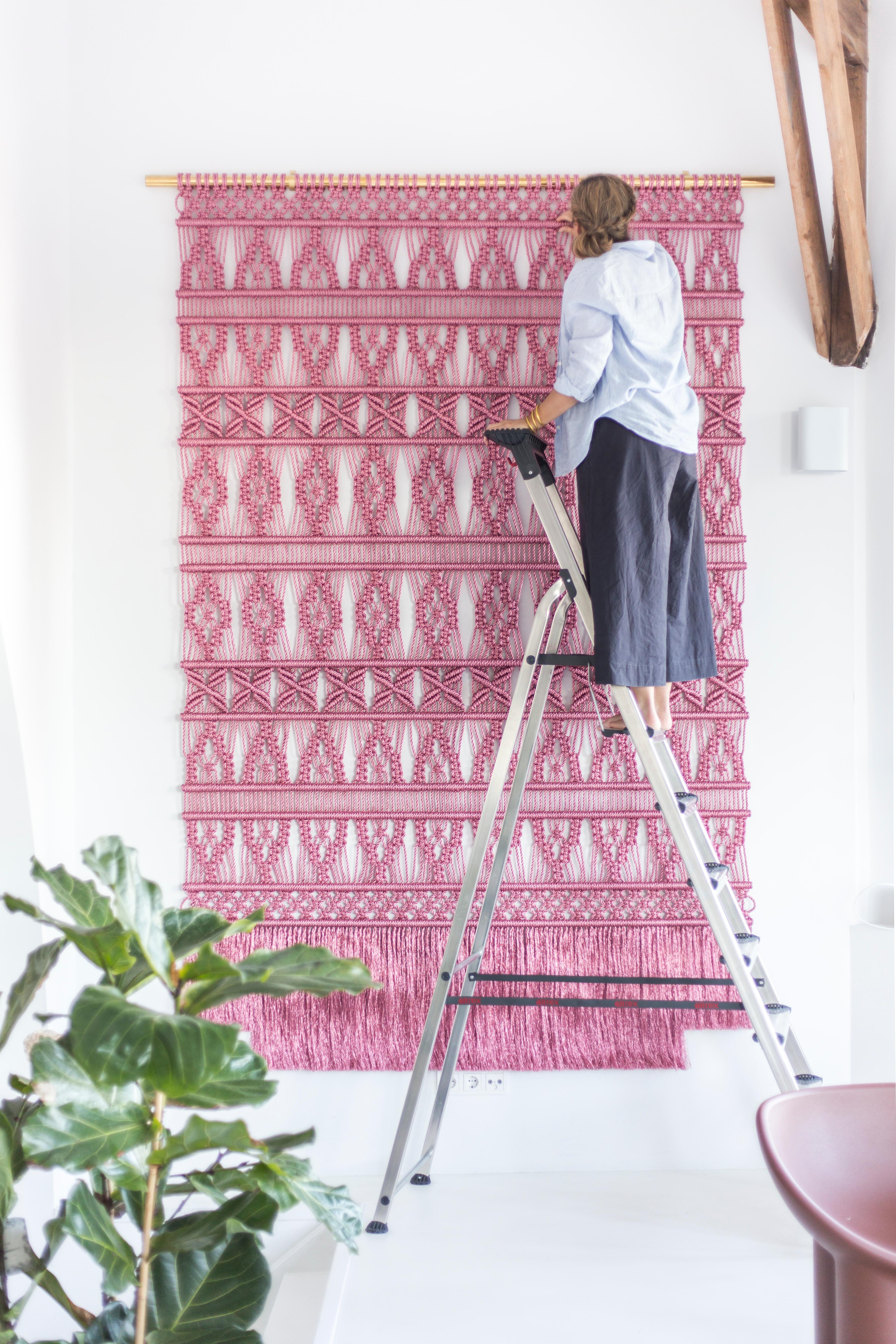 WallHanging Pink Metallic, RopeArt, WallArt, FiberArt, Wall Tapestry, macrame In New Condition For Sale In Bennebroek, NL