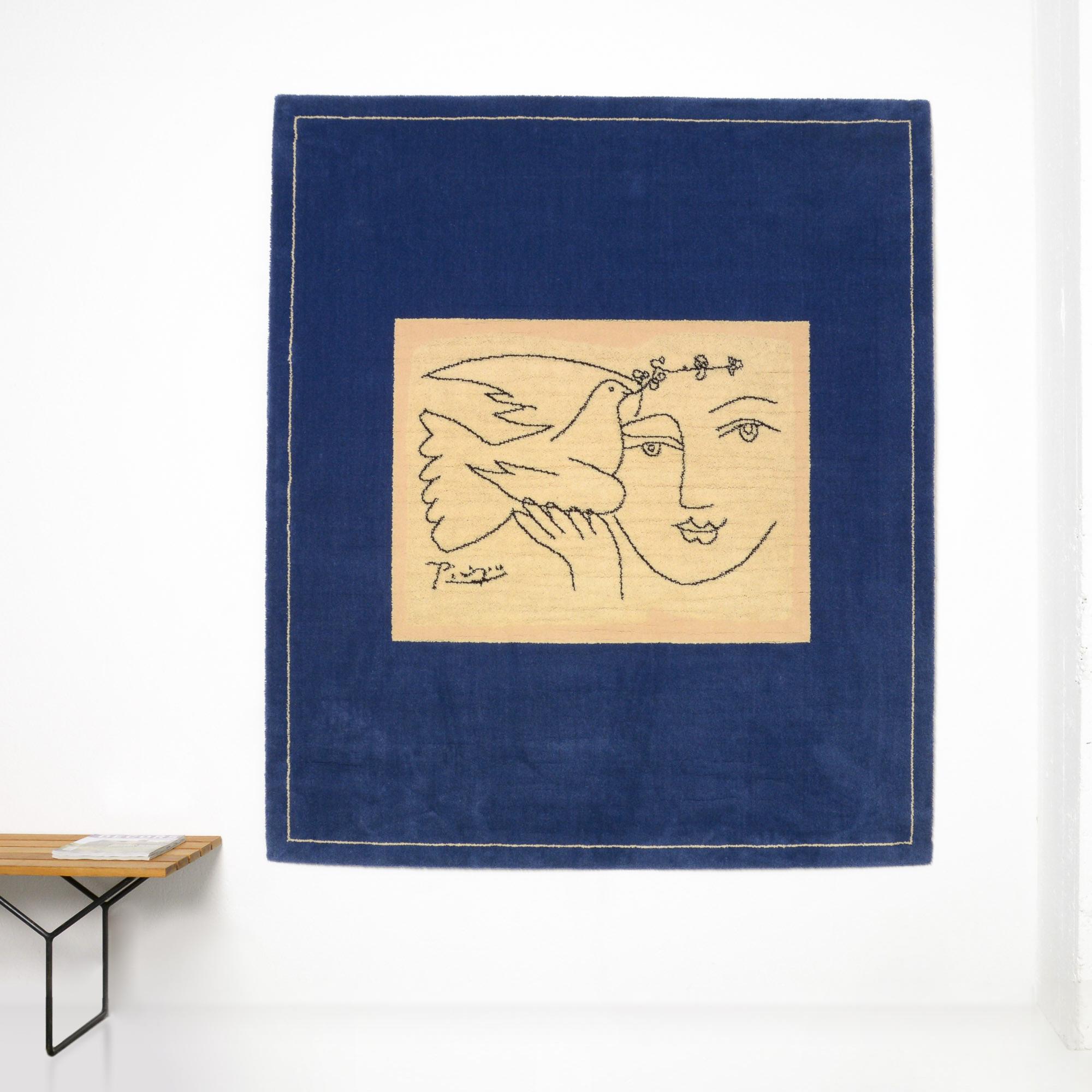 This beautiful wall carpet was created by Desso in the Netherlands in 1997, based on the famous painting ‘Le Visage de la Paix’ by Pablo Picasso in 1952.
This wool carpet in black and white and bright blue is in very good condition, it is a limited