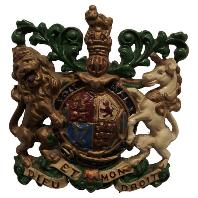 Large Cast Iron Royal Coat of Arms of the United Kingdom For Sale at
