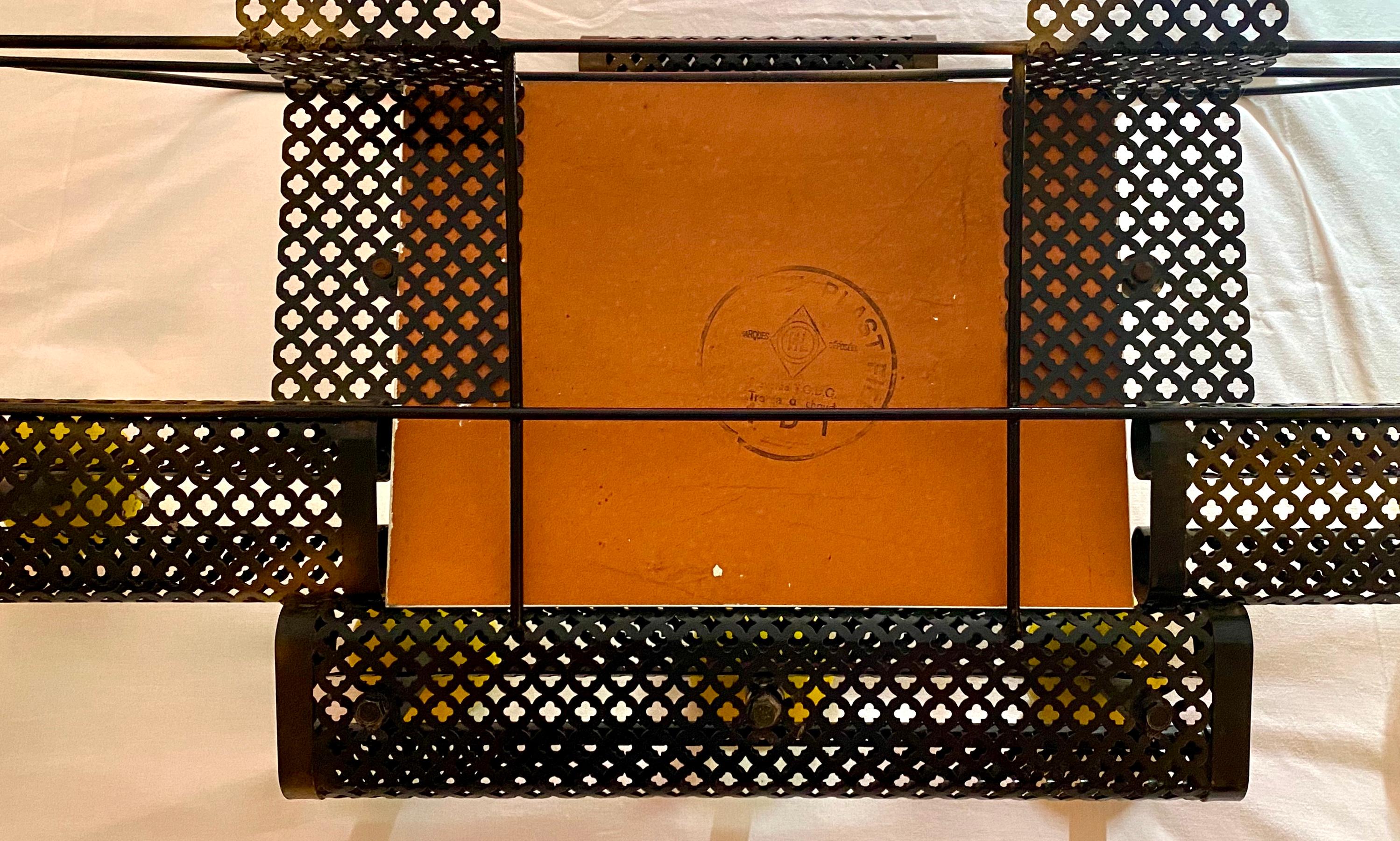 Appendiabiti a muro con specchio in nero e giallo di Mathieu Matégot, anni '50 in vendita 1