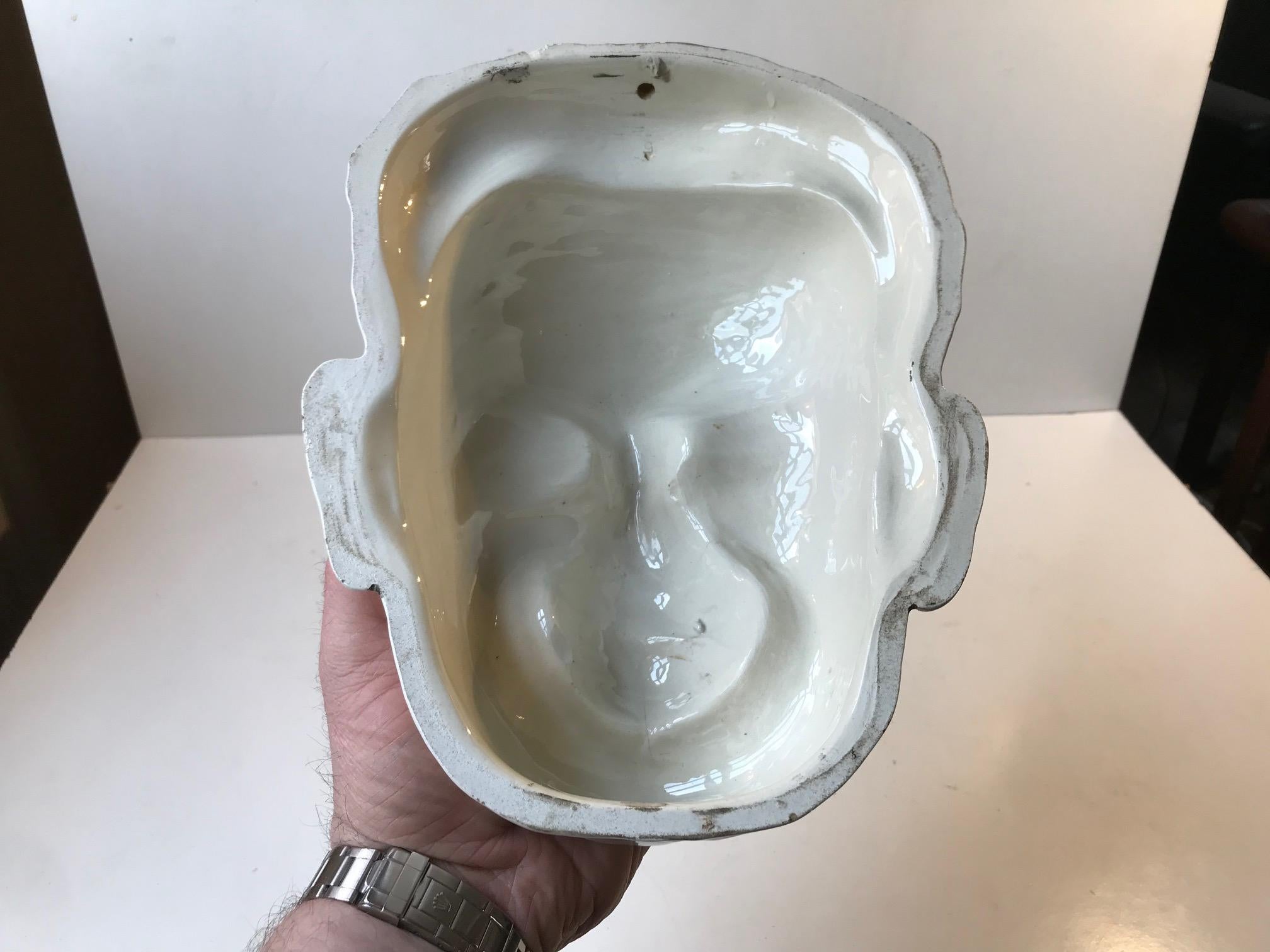 Porcelaine Masque mural « Hung Face » de Richard Nixon, années 1970 en vente