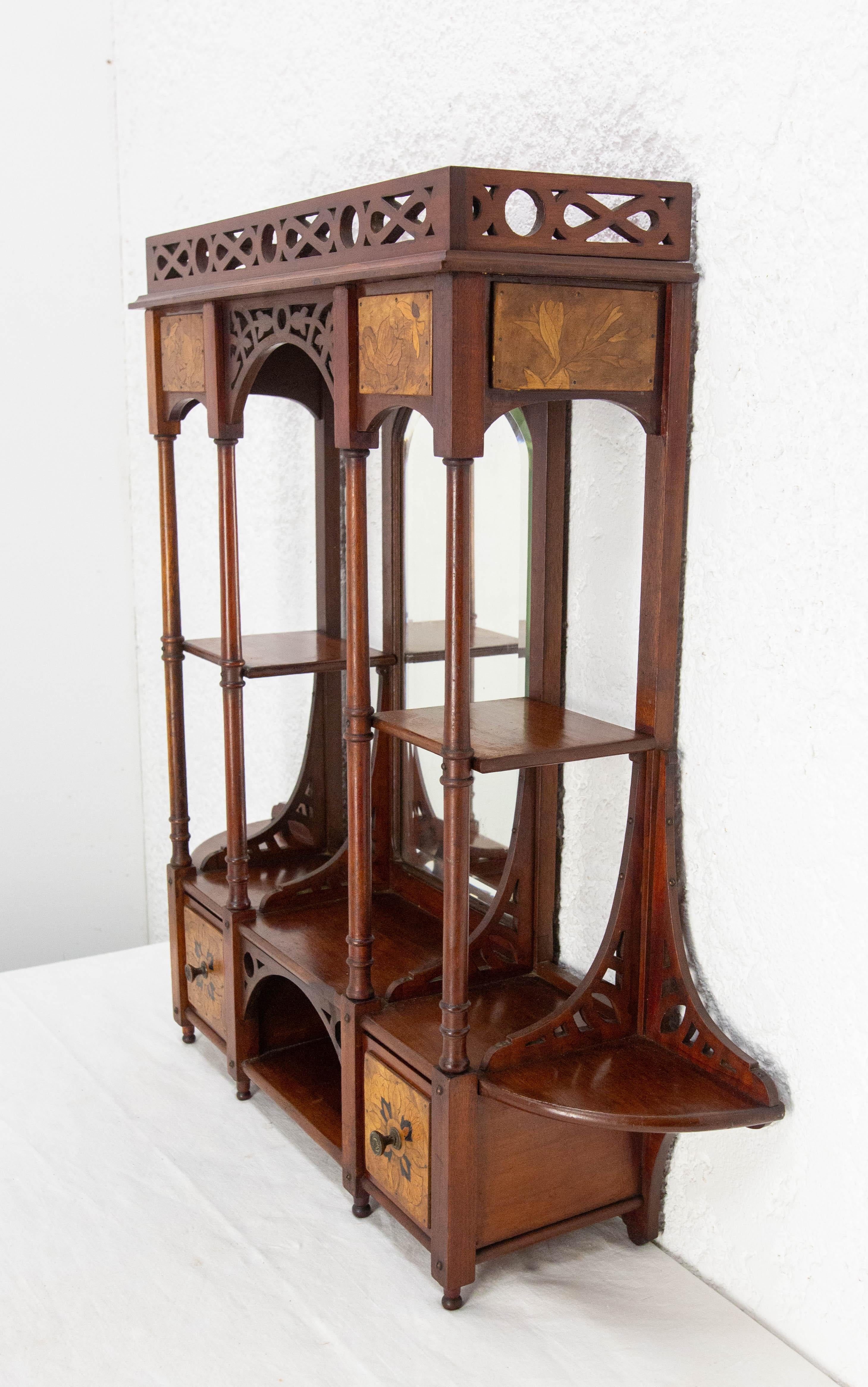 Marqueterie Mensole a muro in Wood Iroko con specchio smussato e intarsio Art Nouveau Fine Ottocento in vendita