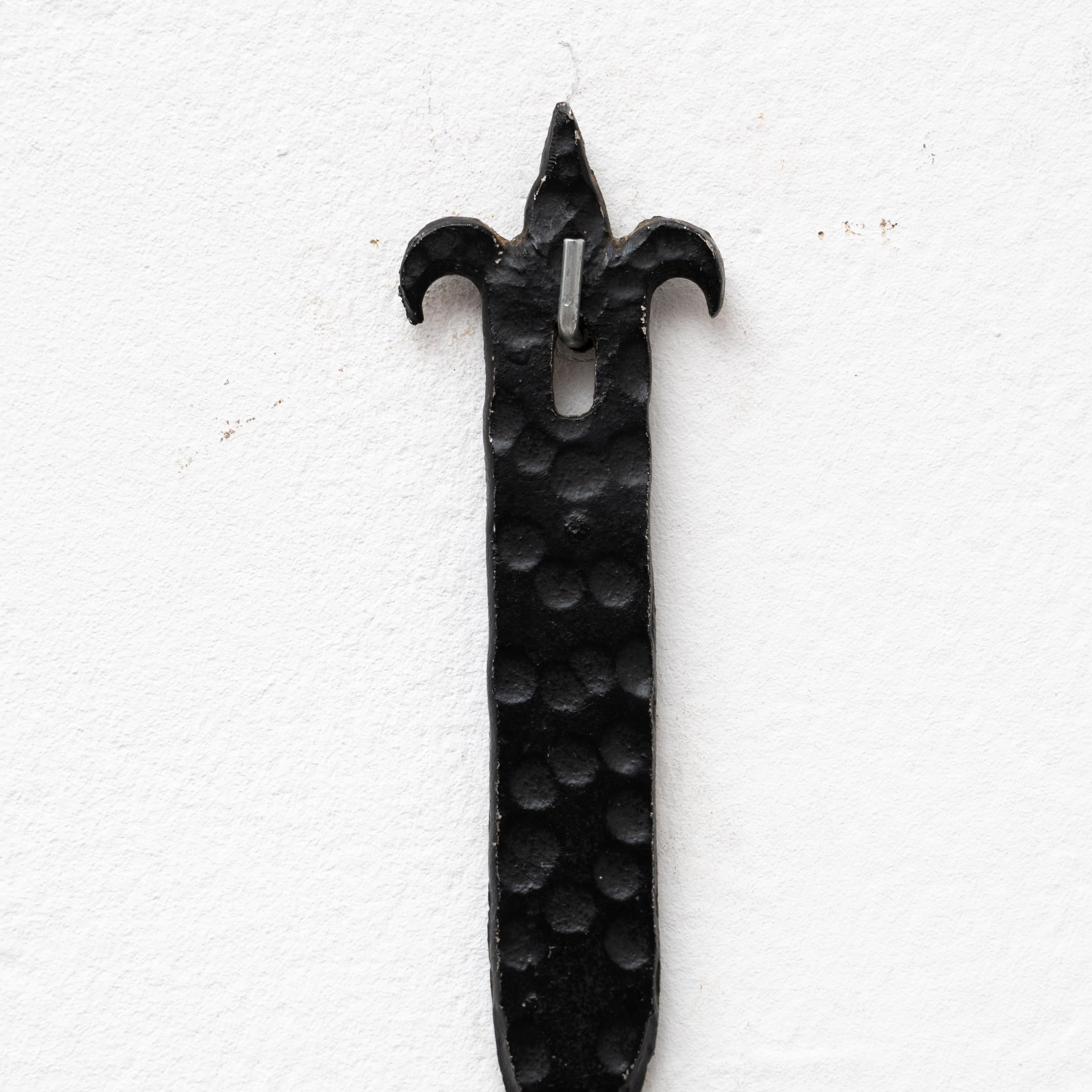 Portavelas de pared de hierro, circa 1950 en venta 1