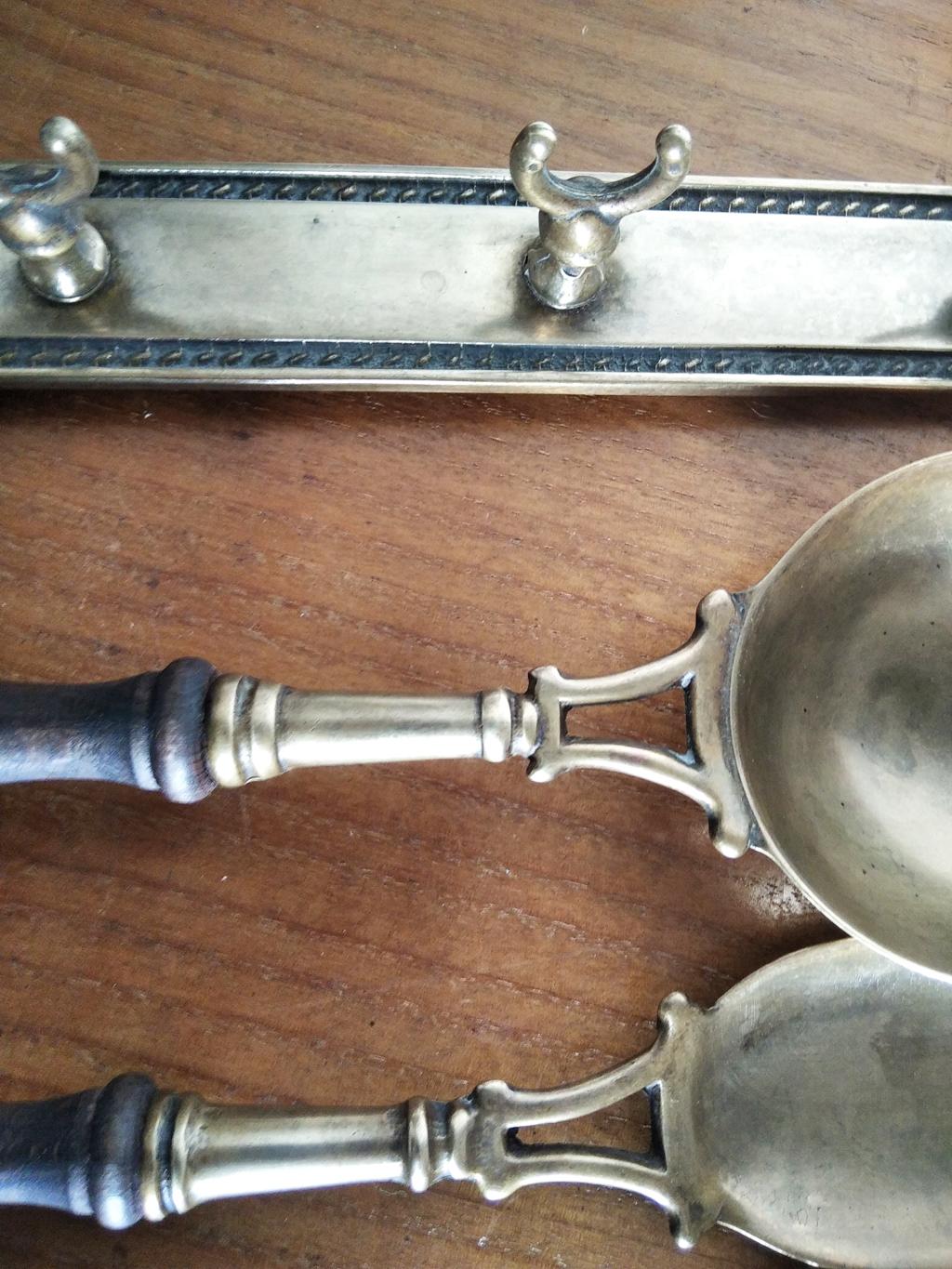 Old kitchen tools or utensils made of brass and plastic hanging from a hanging bar. Old kitchen appliance
 Midcentury 

Saucepan fork palette and serving pot

This set of brass utensils is ideal to decorate a kitchen of any style, because its