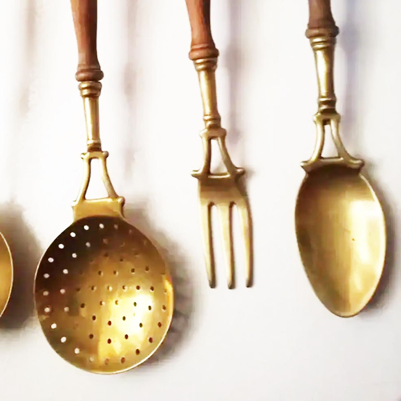 Lot Wall Kitchen Decor Brass Midcentury Vintage Kitchen Utensils Hanging, Spain In Excellent Condition In Mombuey, Zamora