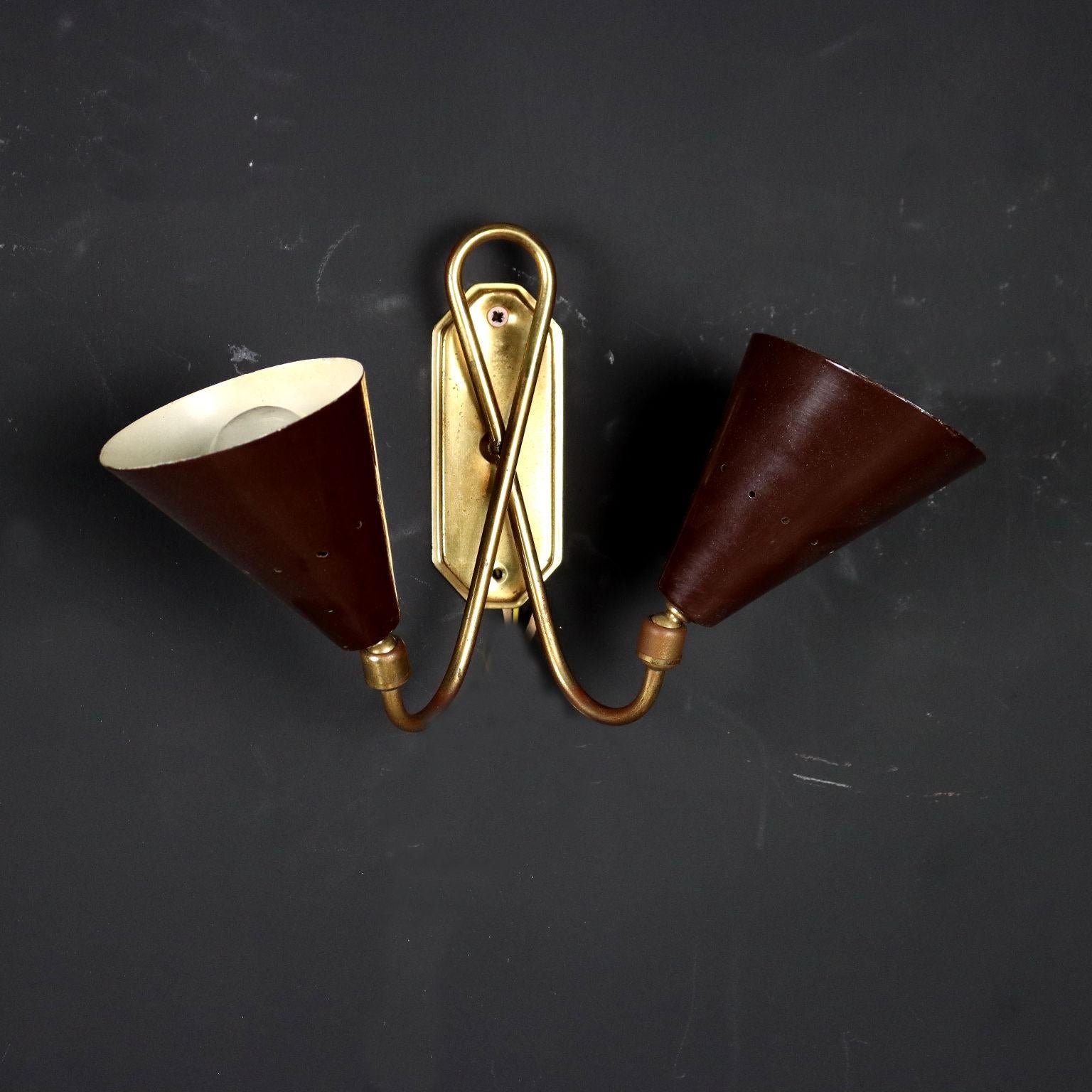 Wall lamp in brass and aluminum. In good condition.