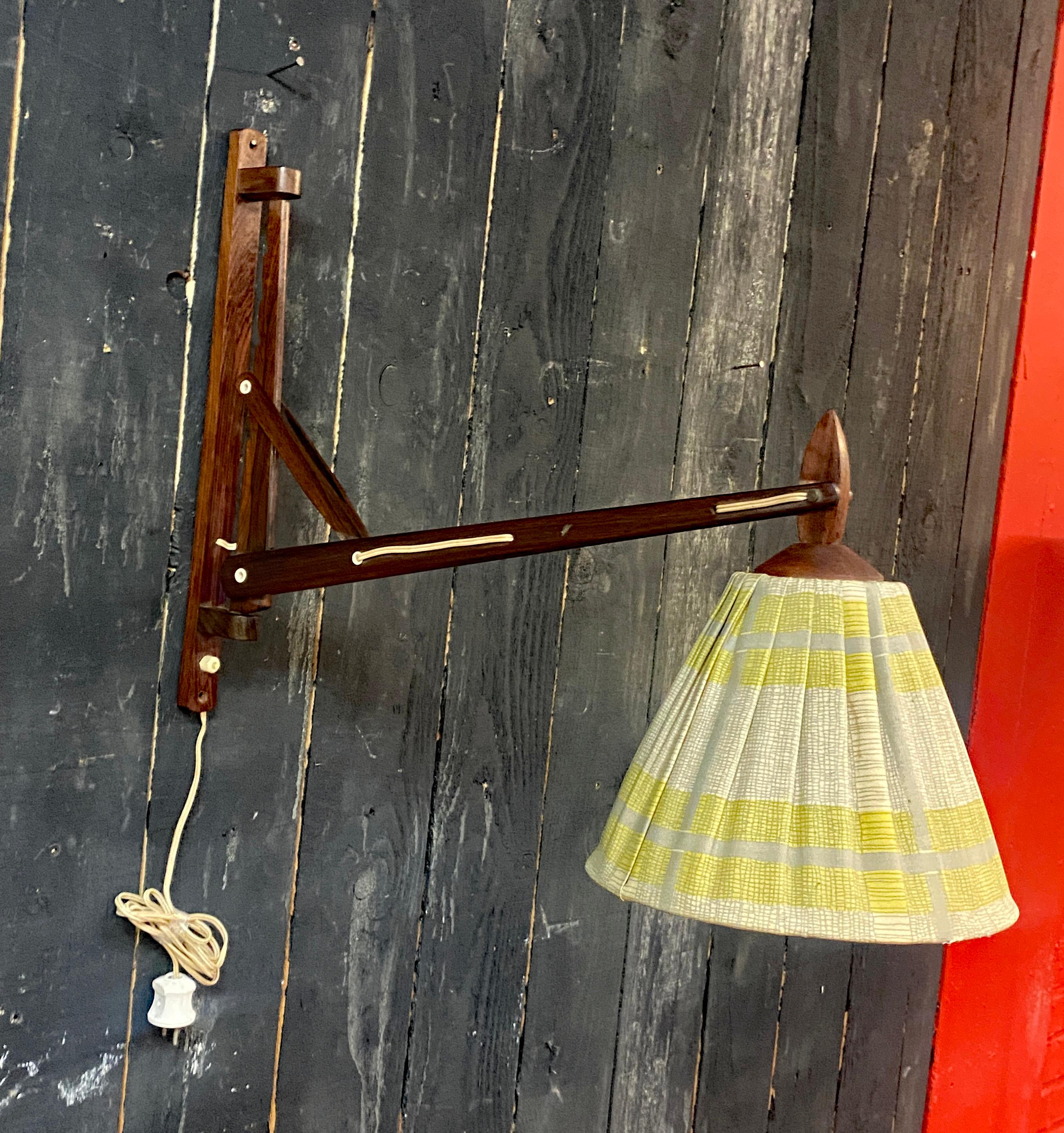 Lampe murale attribuée à  Erik Hansen, circa 1950
la lampe est orientable et réglable en profondeur