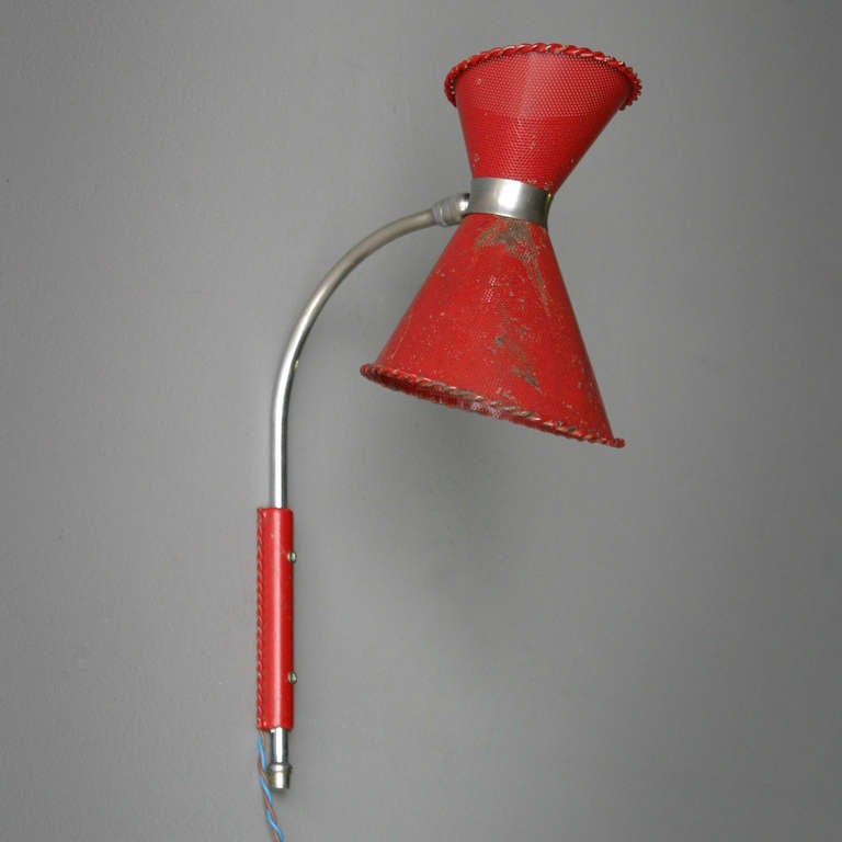 Wall lamp attributed to the French designer Mathieu Matégot (1910-2001), produced by Atelier Matégot in the 1950s. Rotatable, red varnished perforated metal and chrome.
Height including the arm 17.7 inches (45 cm). Bayonet socket.
One French