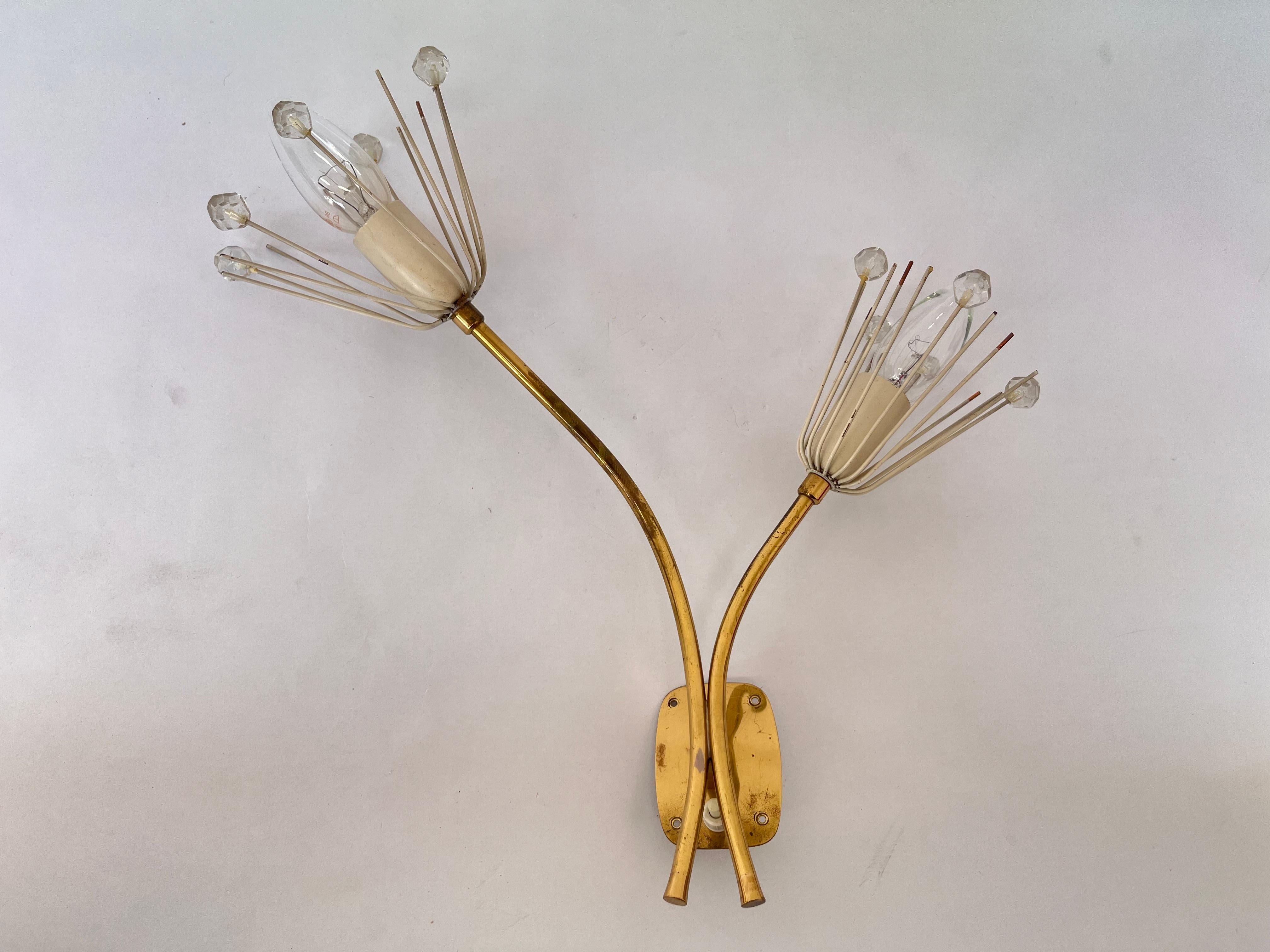 - Realizzato in Austria negli anni '50.
- Ottone laccato con patina.
- due lampadine, compatibili con Us
jr
