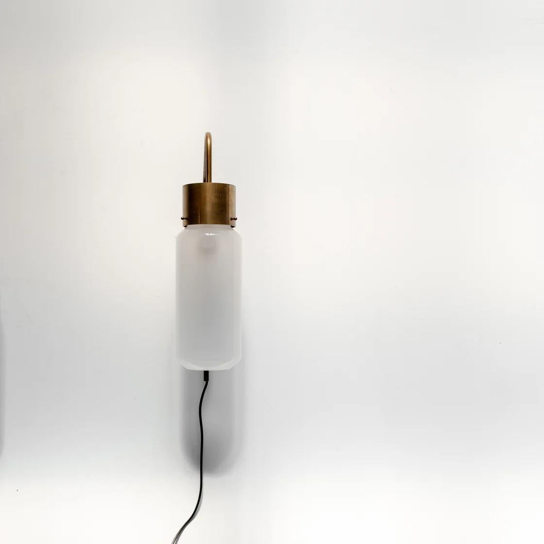 Lámpara de pared de Luigi Caccia Dominioni para Azucena Latón en venta