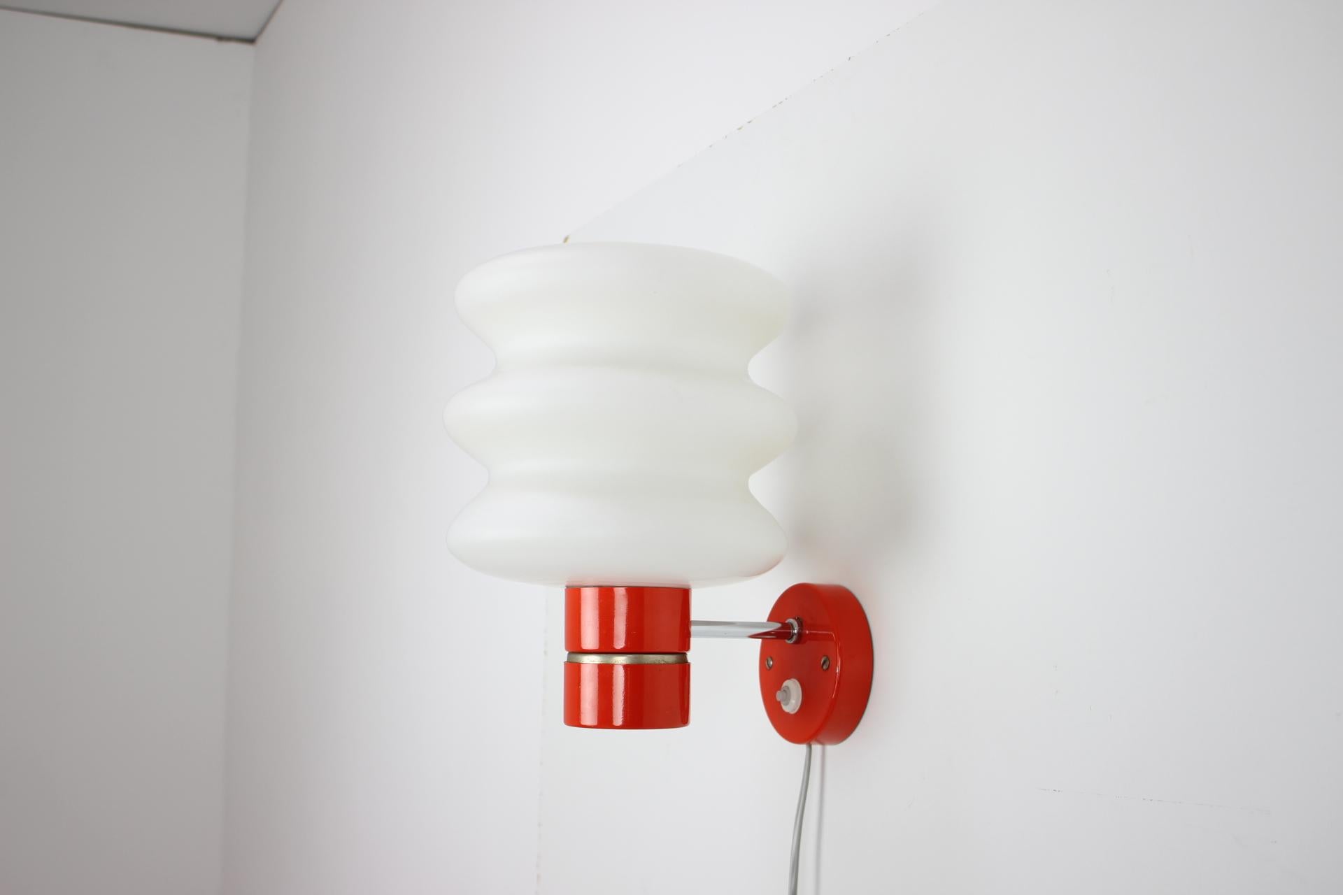 Beautiful wall lamp in Space Age style. Original good condition. Made in Czechoslovakia in 1970s by Napako. 220V, E27.