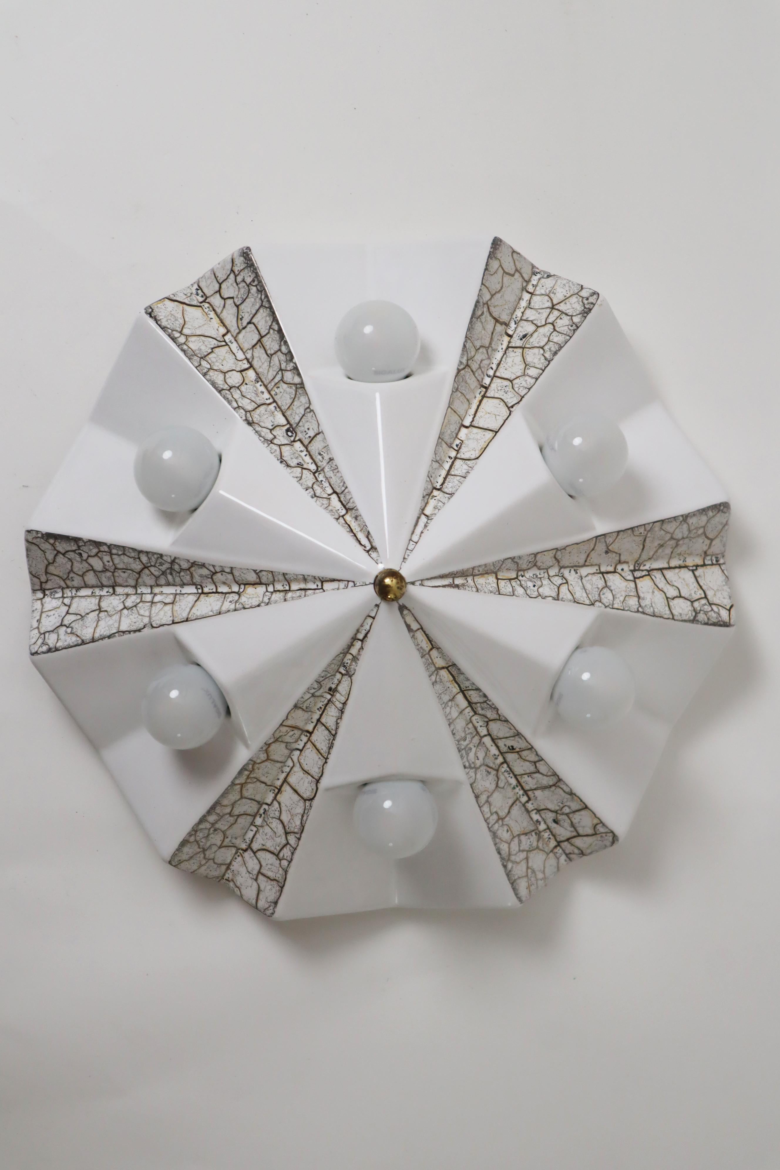 Wall lamp by Pan ceramic in the shape of a white golden star, Germany 1970s In Good Condition For Sale In Hannover, DE