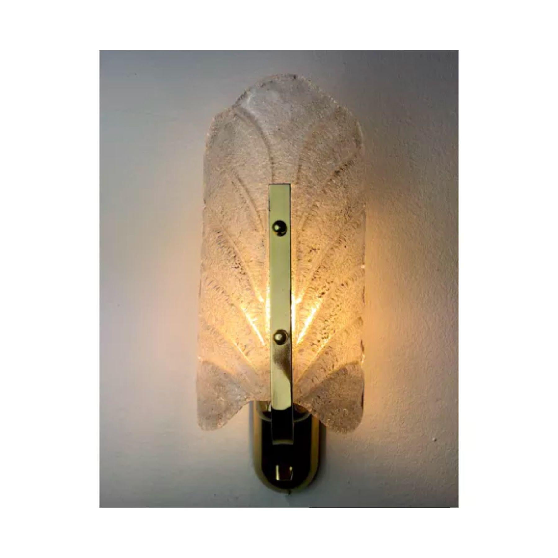Very nice little wall lamp by carl fagerlund for lyfa from the 70s. Structure in gilded metal and leaf-shaped frosted glass. The diffused light is soft and harmonious, perfect for illuminating your interior. Mark of time consistent with the age of
