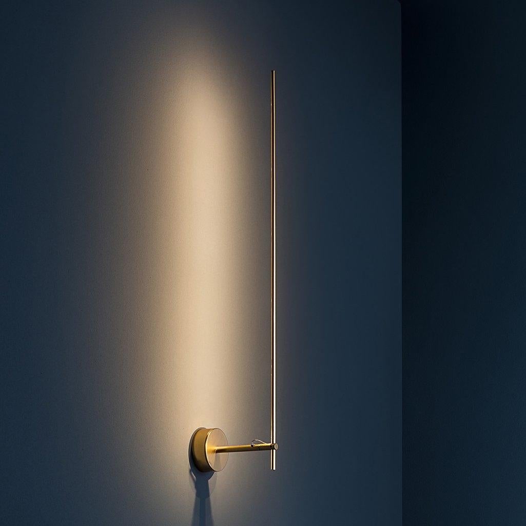 Cuando Enzo Catellani empezó a experimentar con los primeros circuitos LED, su intención era diseñar aparatos de iluminación sencillos, discretos y casi invisibles, objetos que permitieran que la luz fuera la protagonista. Esta visión marcó un