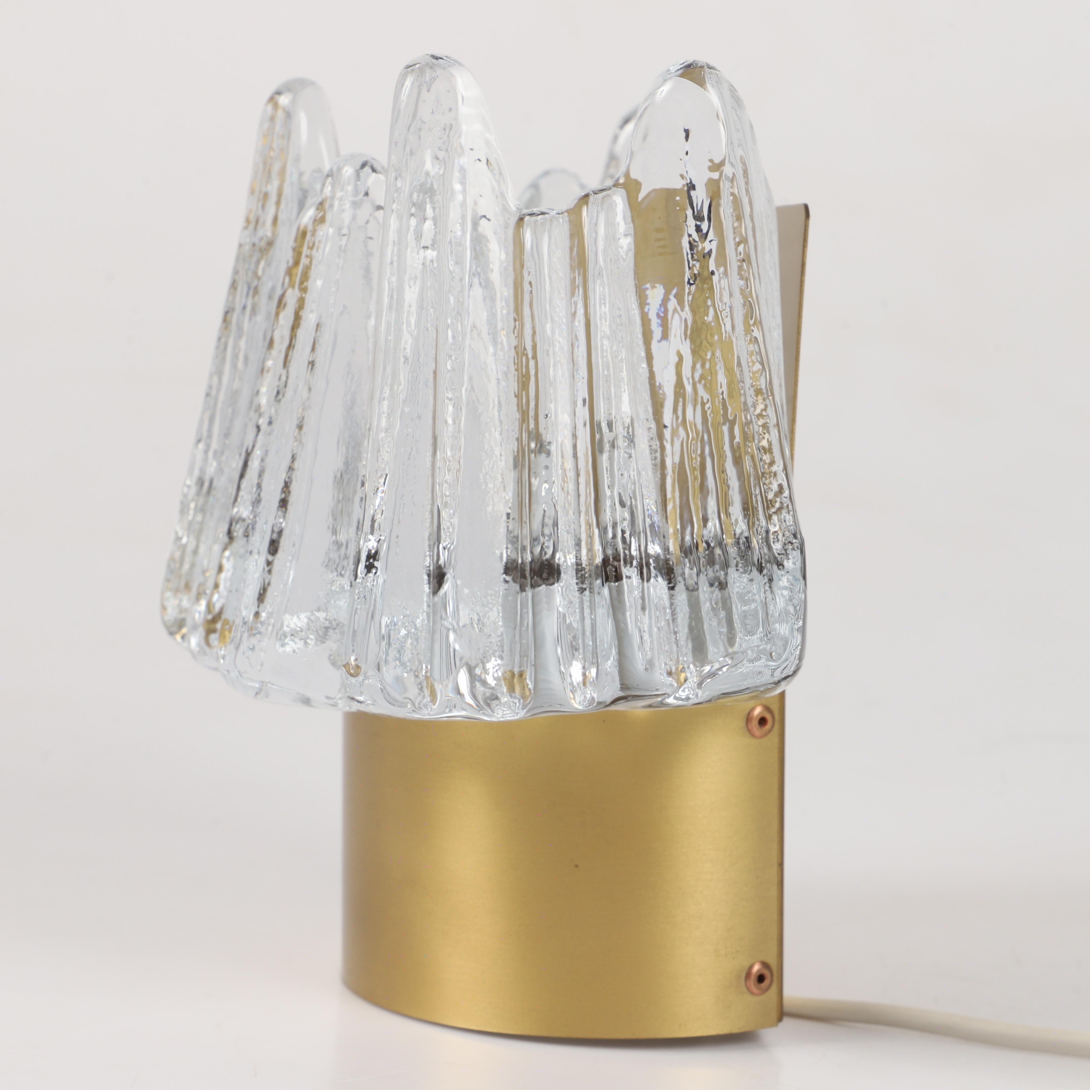 Wall lamp  by Nafa Nybro Armaturfabrik glass/brass Sweden 196O In Good Condition For Sale In Paris, FR