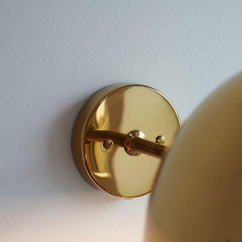 Wall Lamp in Brass, Model ‘V-75S’, by Bergbom In Good Condition For Sale In Berlin, BE