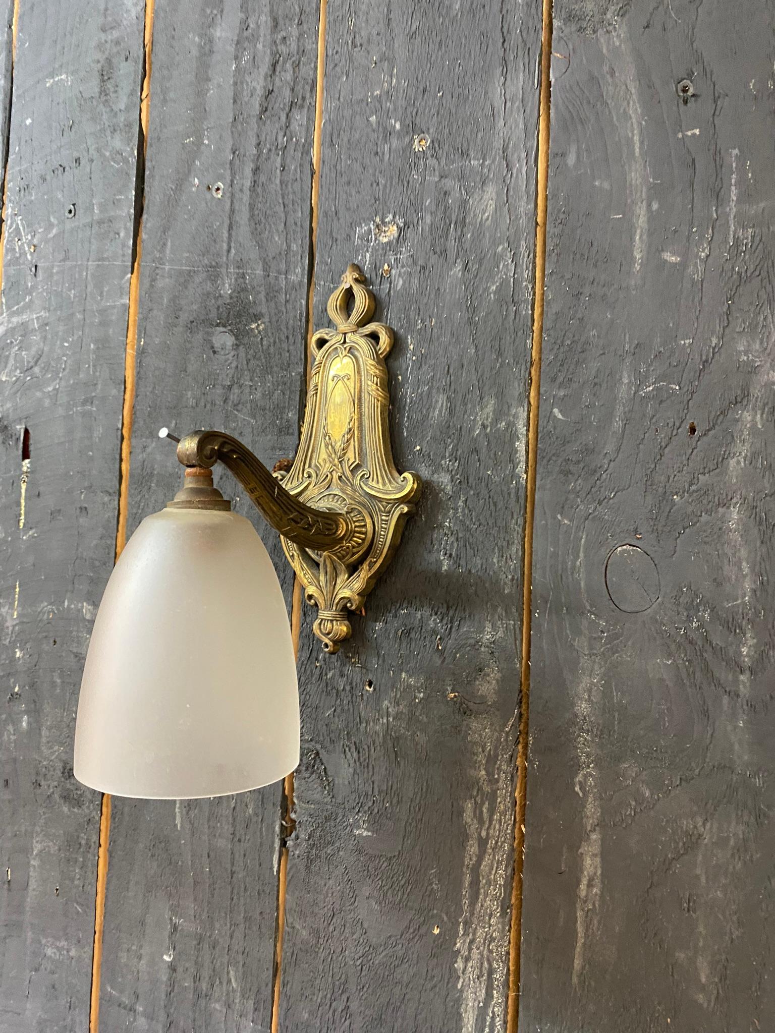 Art Deco wall lamp in bronze and frosted glass in neo-classical style, art deco period