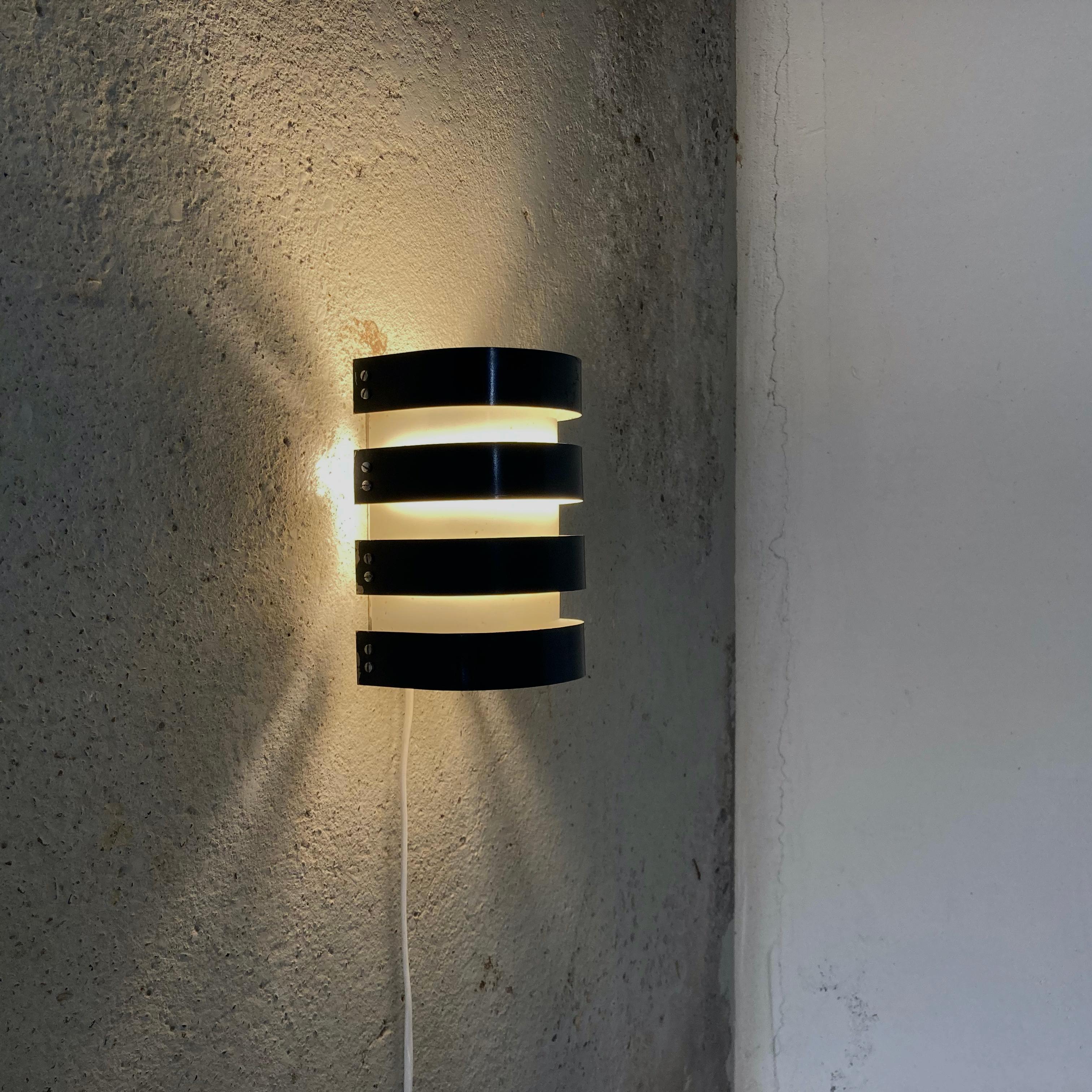 Wall lamp in Lacquered Metal by ITSU Finland, 1950s In Good Condition For Sale In La Teste De Buch, FR