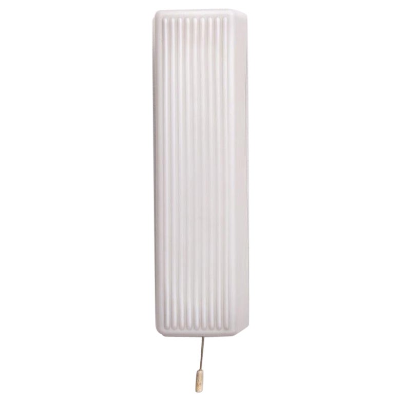 Lampe murale en verre dépoli, modèle élégant, 1960, Allemagne en vente
