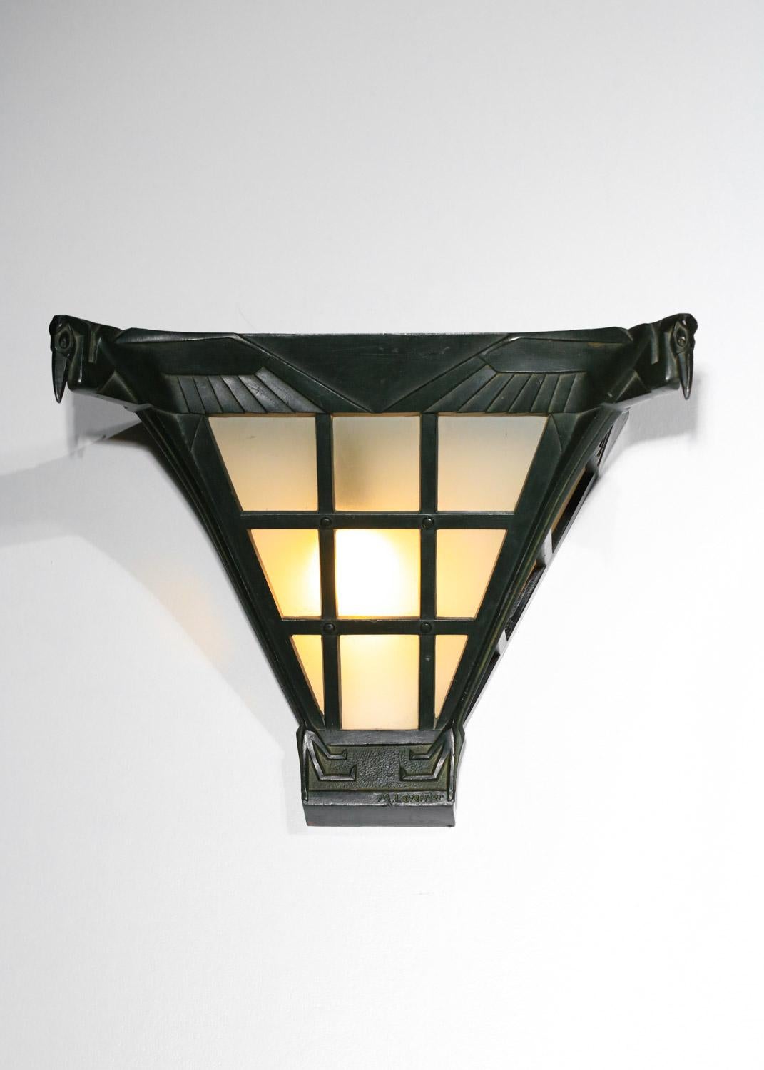 Wandleuchte Max Le Verrier aus antiker Patina-Bronze (Art déco) im Angebot