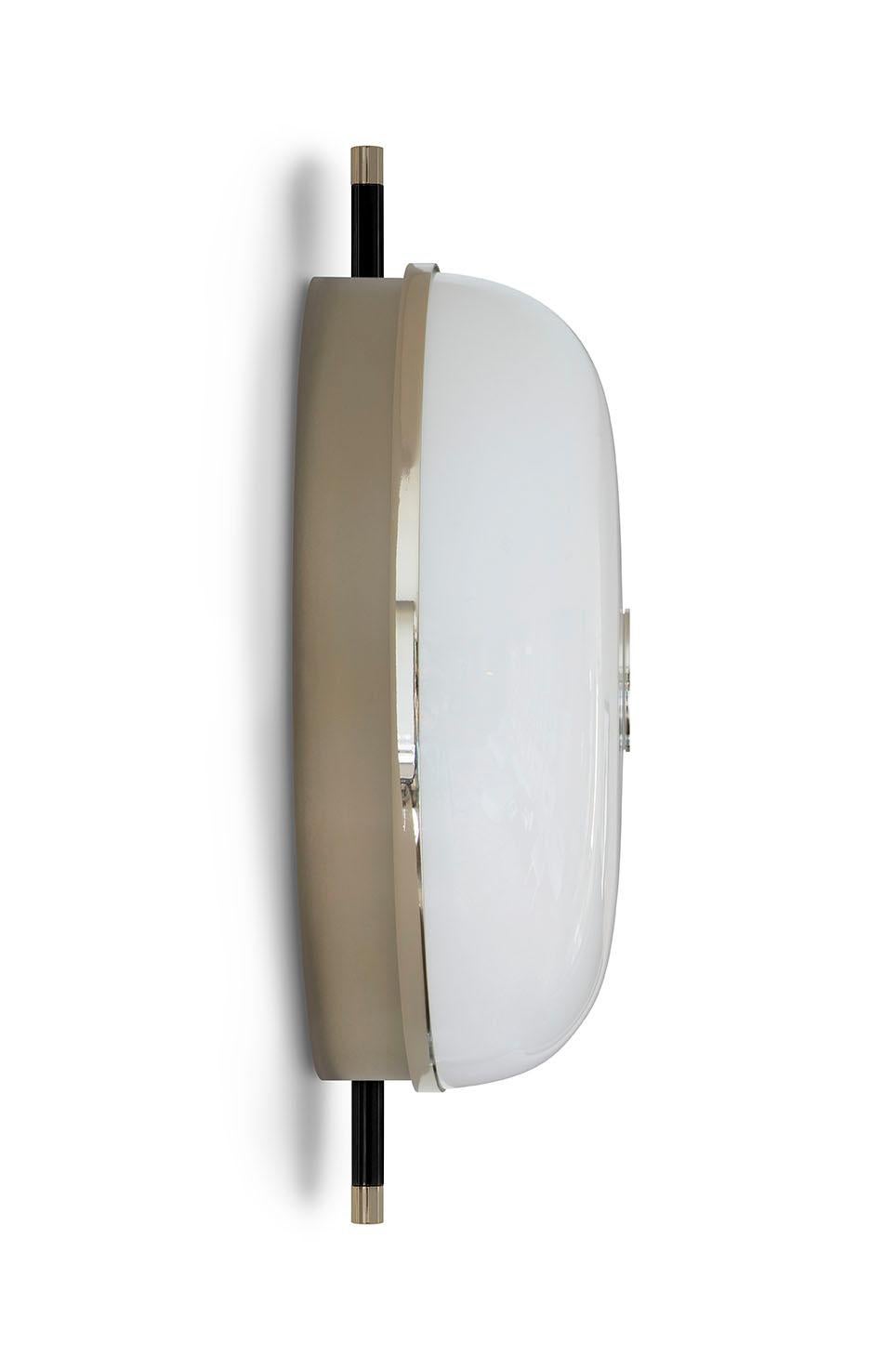 Lampe murale en métal structure en nickel noir poli et verre soufflé champagne décoratif Neuf - En vente à London, GB