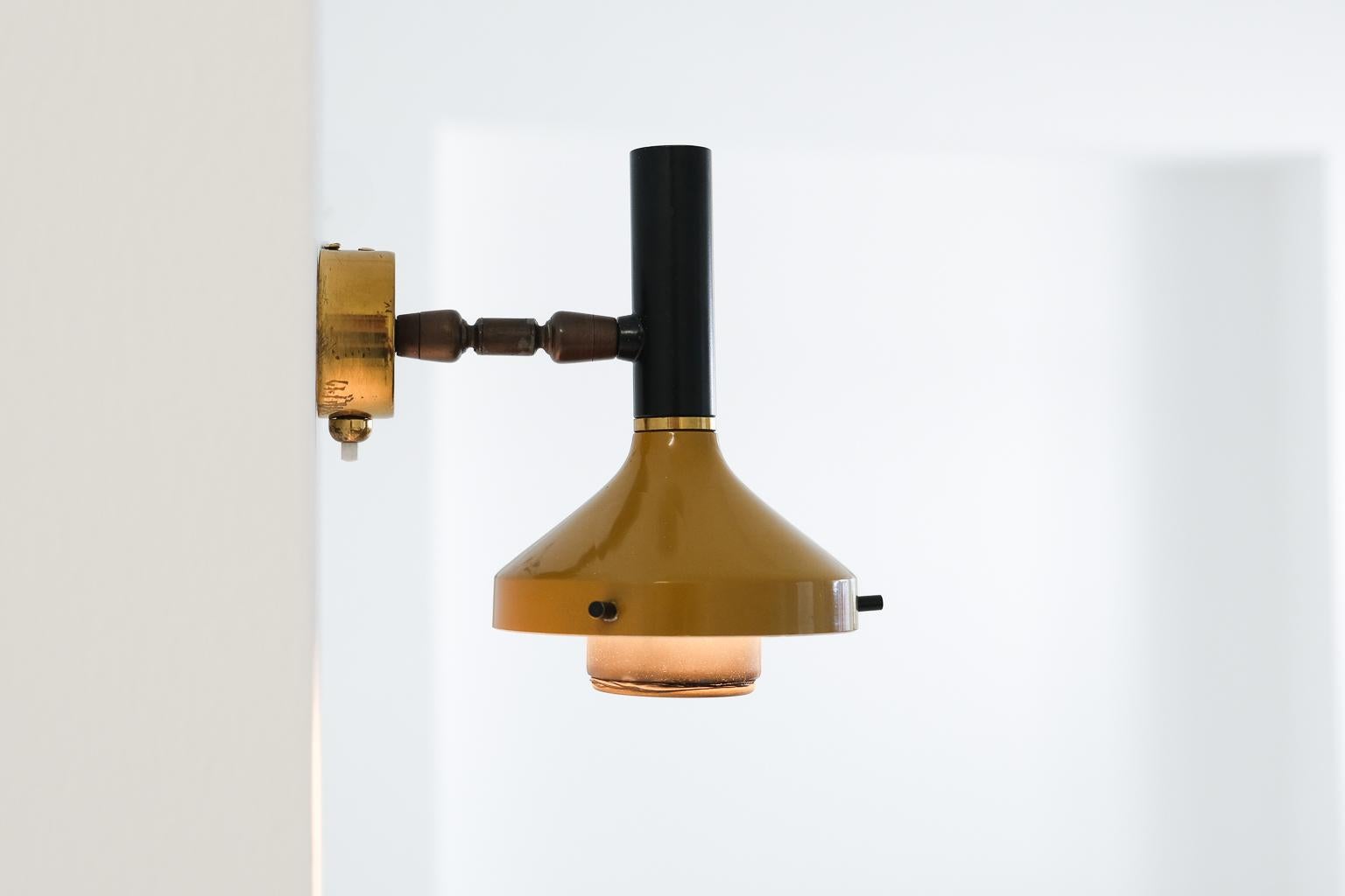 Mid-Century Modern Wall lamp Model 533 by Oscar Torlasco for Lumi, Italy 1960s