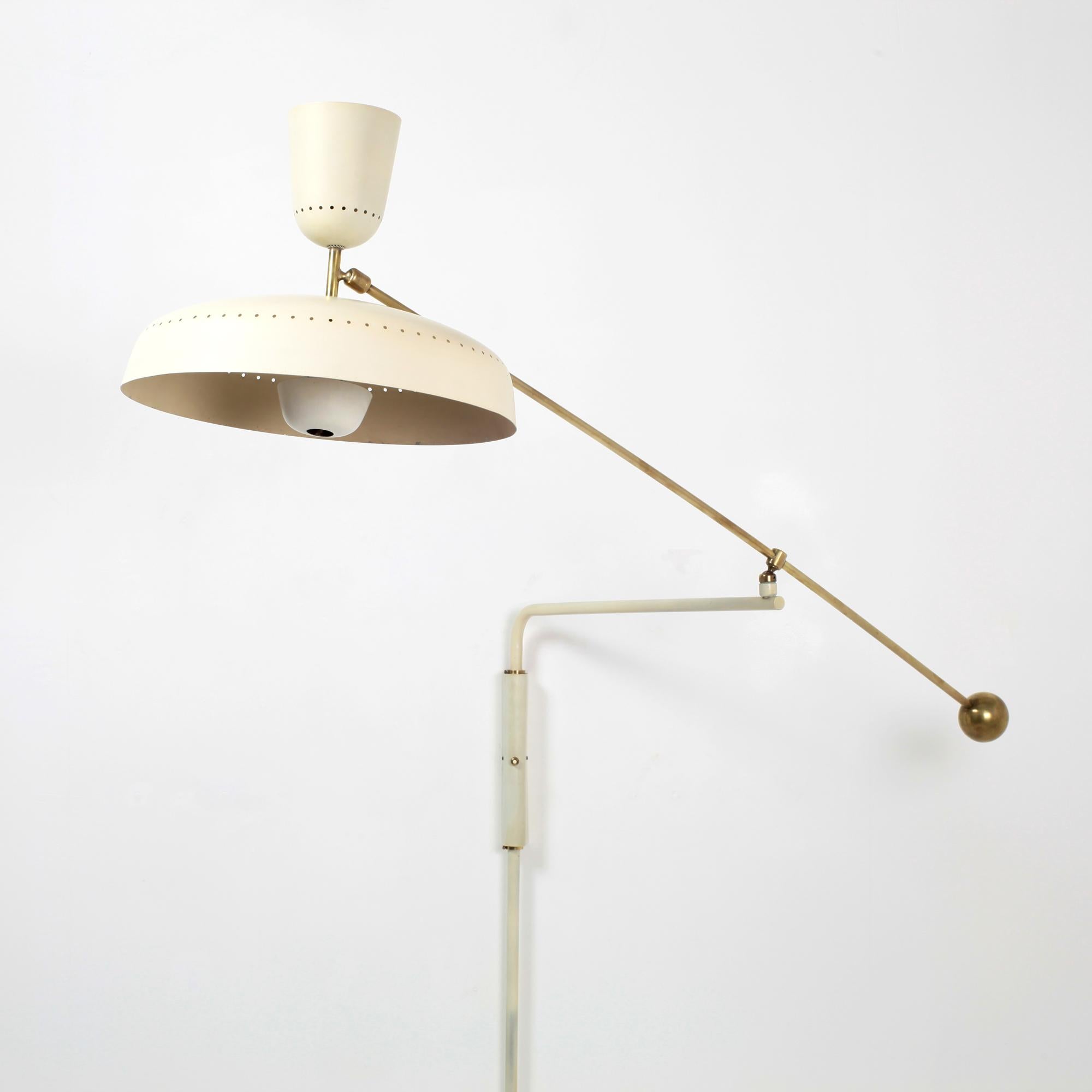 Early edition of the famous sconce with counterweight model G1.
Created by Pierre Guariche and edited by Pierre Disderot France 1950s.
Creamy lacquered metal and brass details.
Two lights.

 