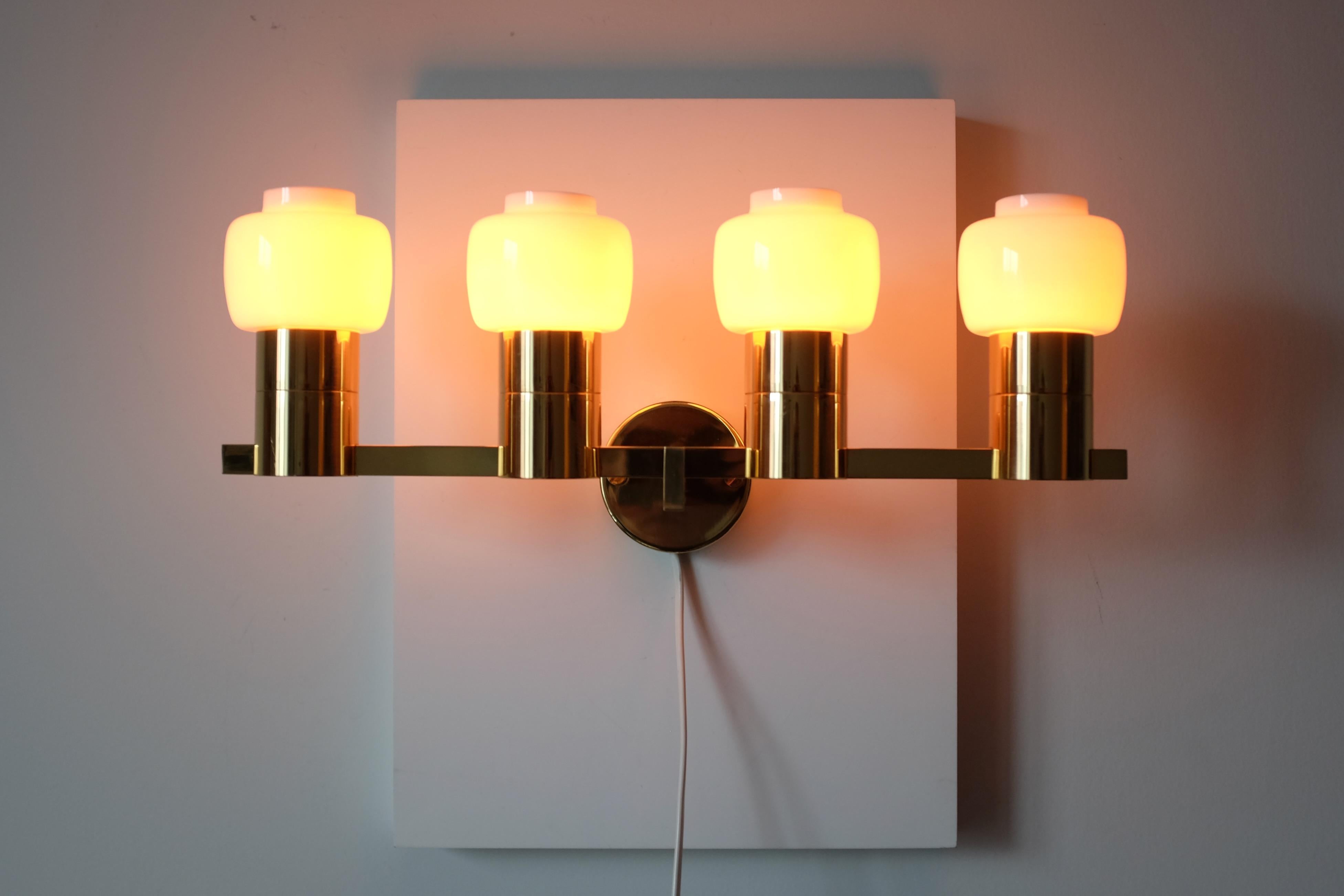 Mid-20th Century Wall Lamp Model V-306/4 by Hans-Agne Jakobsson For Sale