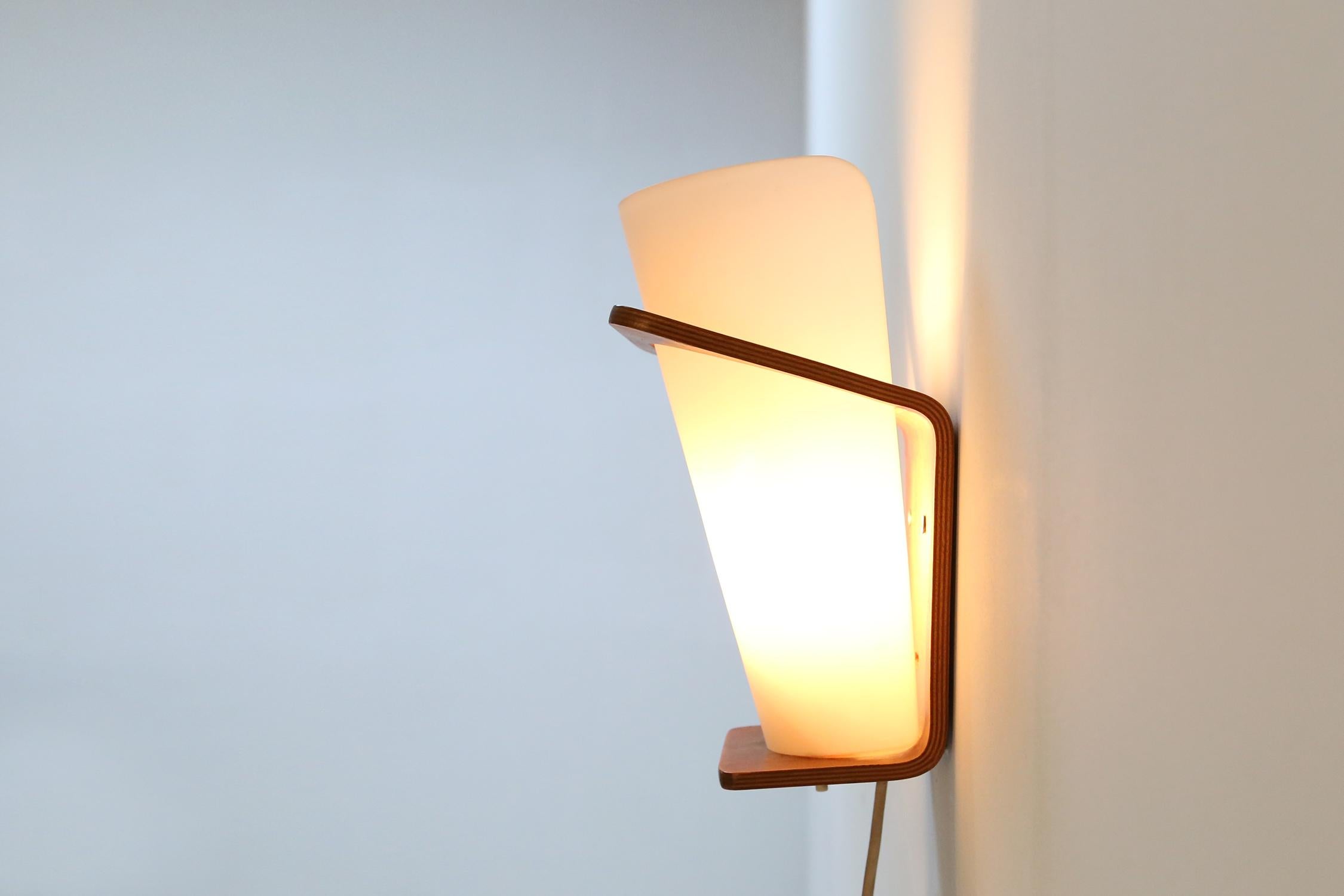 Applique NX 41 de Louis Kalff pour Philips en contreplaqué de teck incurvé, 1959 en vente 3
