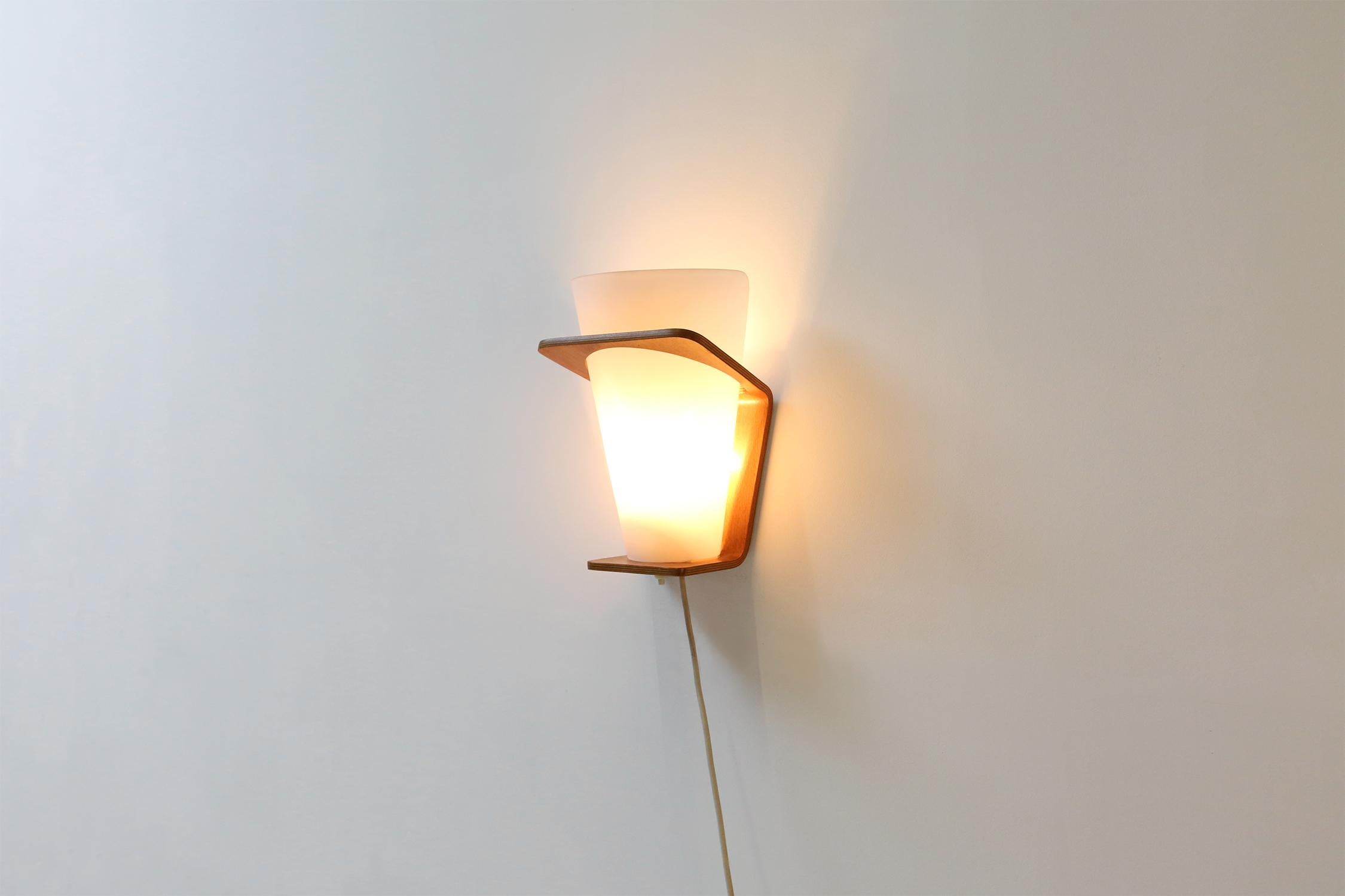 Applique NX 41 de Louis Kalff pour Philips en contreplaqué de teck incurvé, 1959 en vente 4