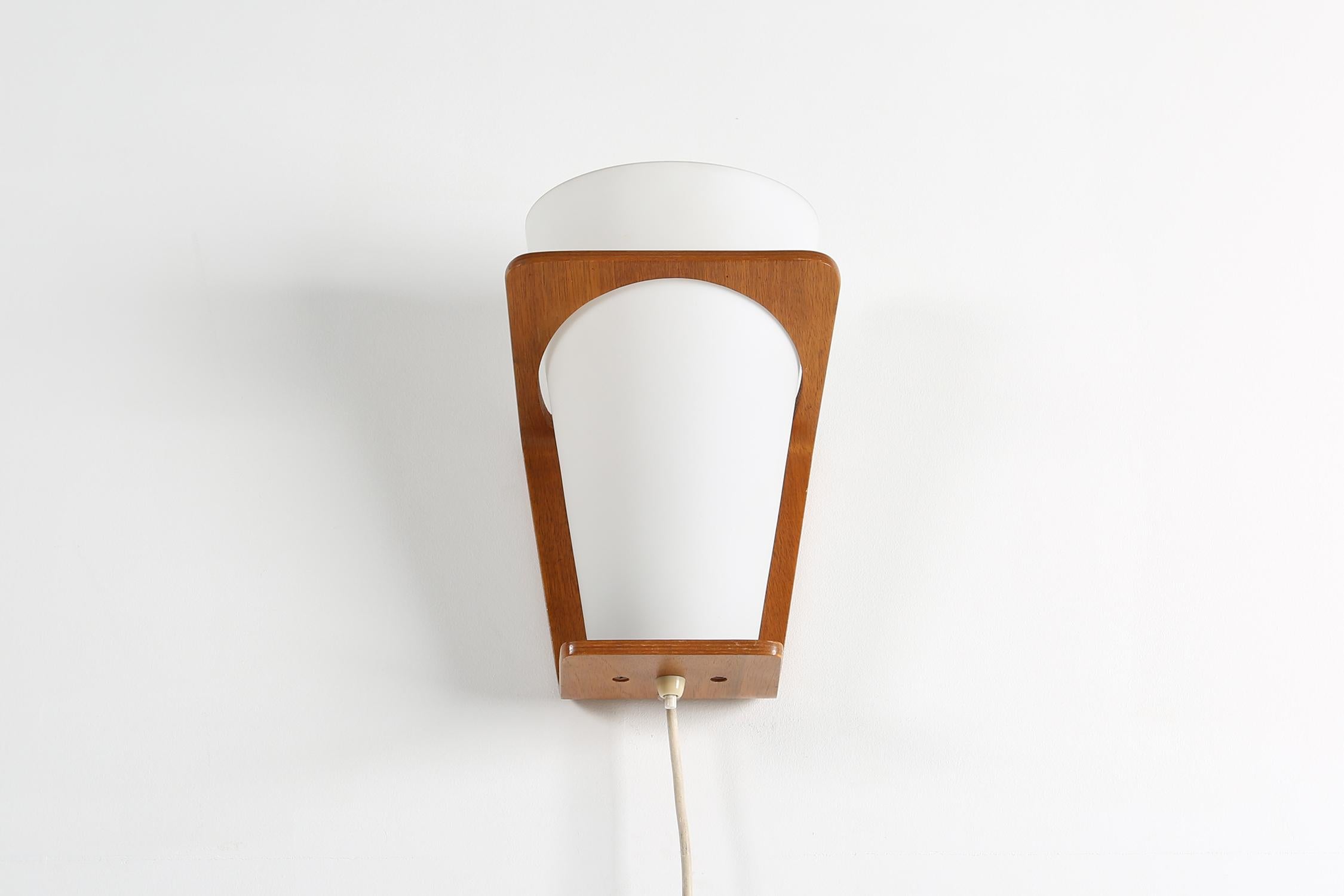 Mid-Century Modern Applique NX 41 de Louis Kalff pour Philips en contreplaqué de teck incurvé, 1959 en vente
