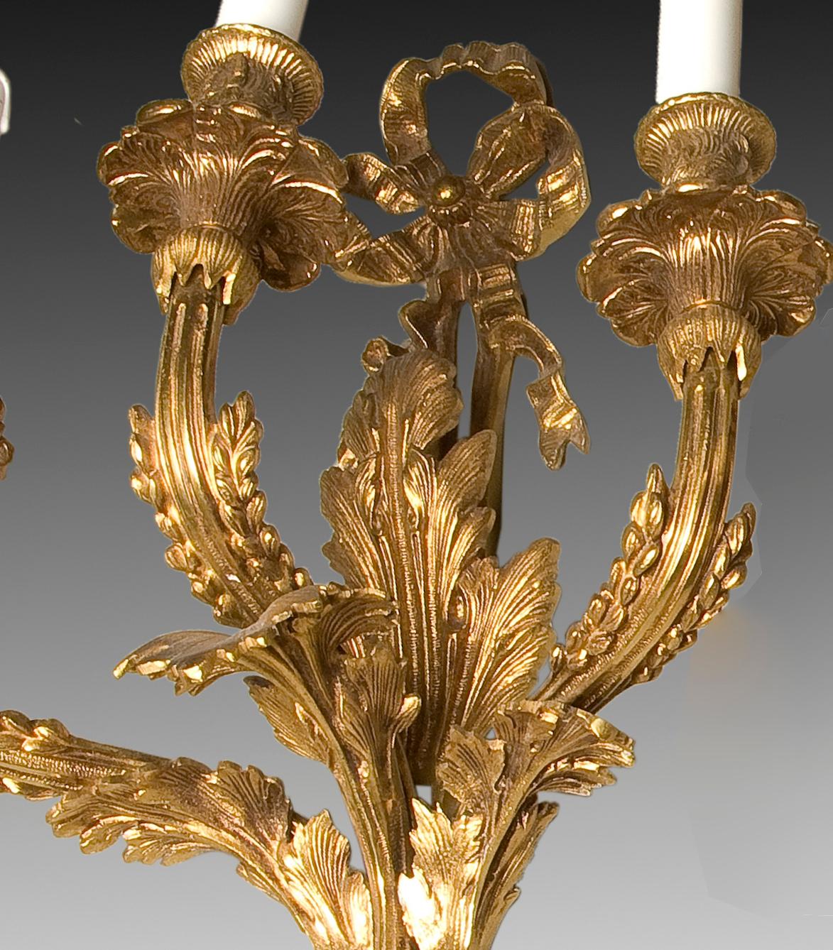 Wall Lamp or Light Fixture, Bronze, Early 20th Century In Good Condition For Sale In Madrid, ES