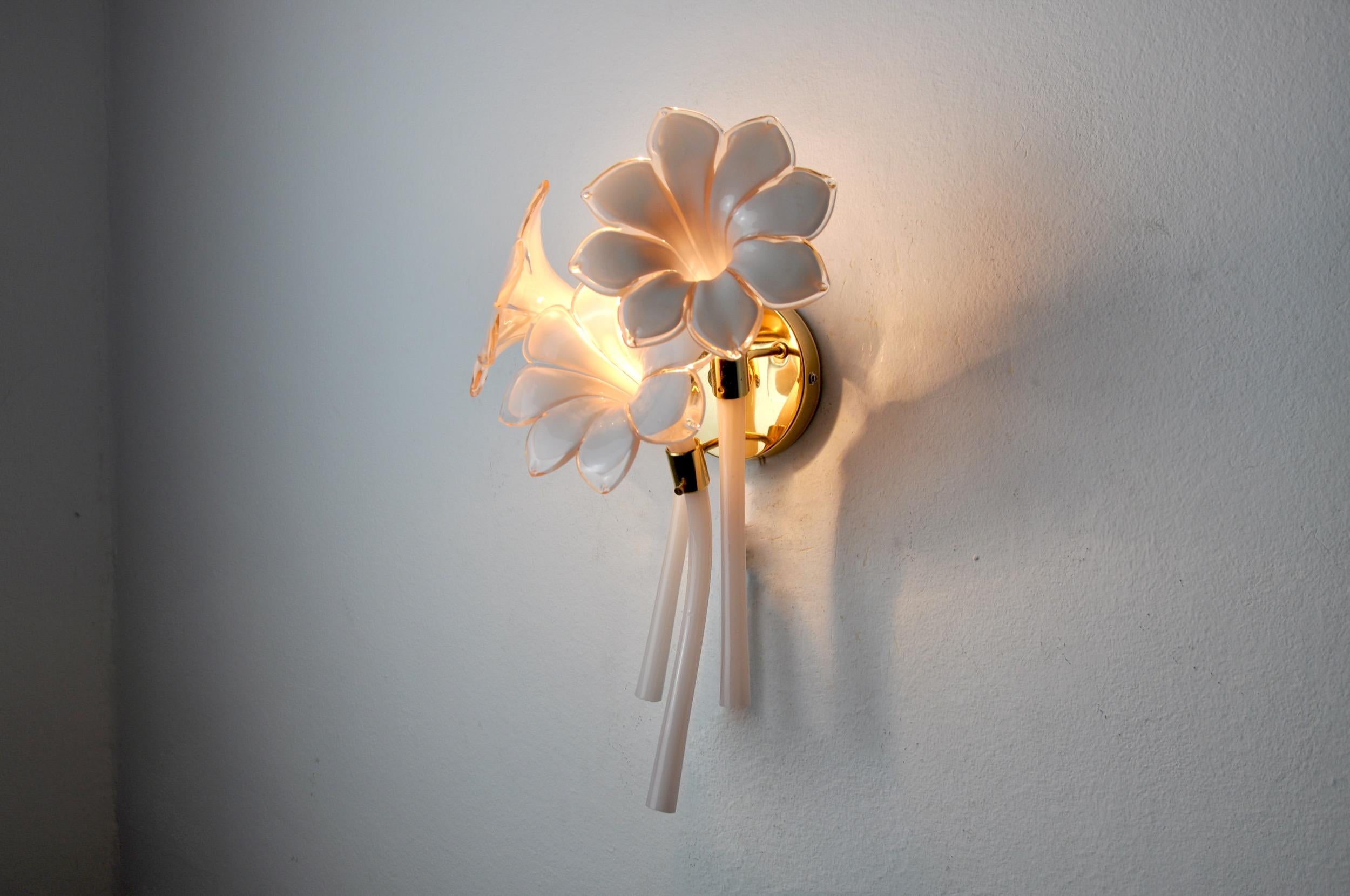Italian Wall lamp pink calla Lily, murano glass, Italy, 1970 For Sale