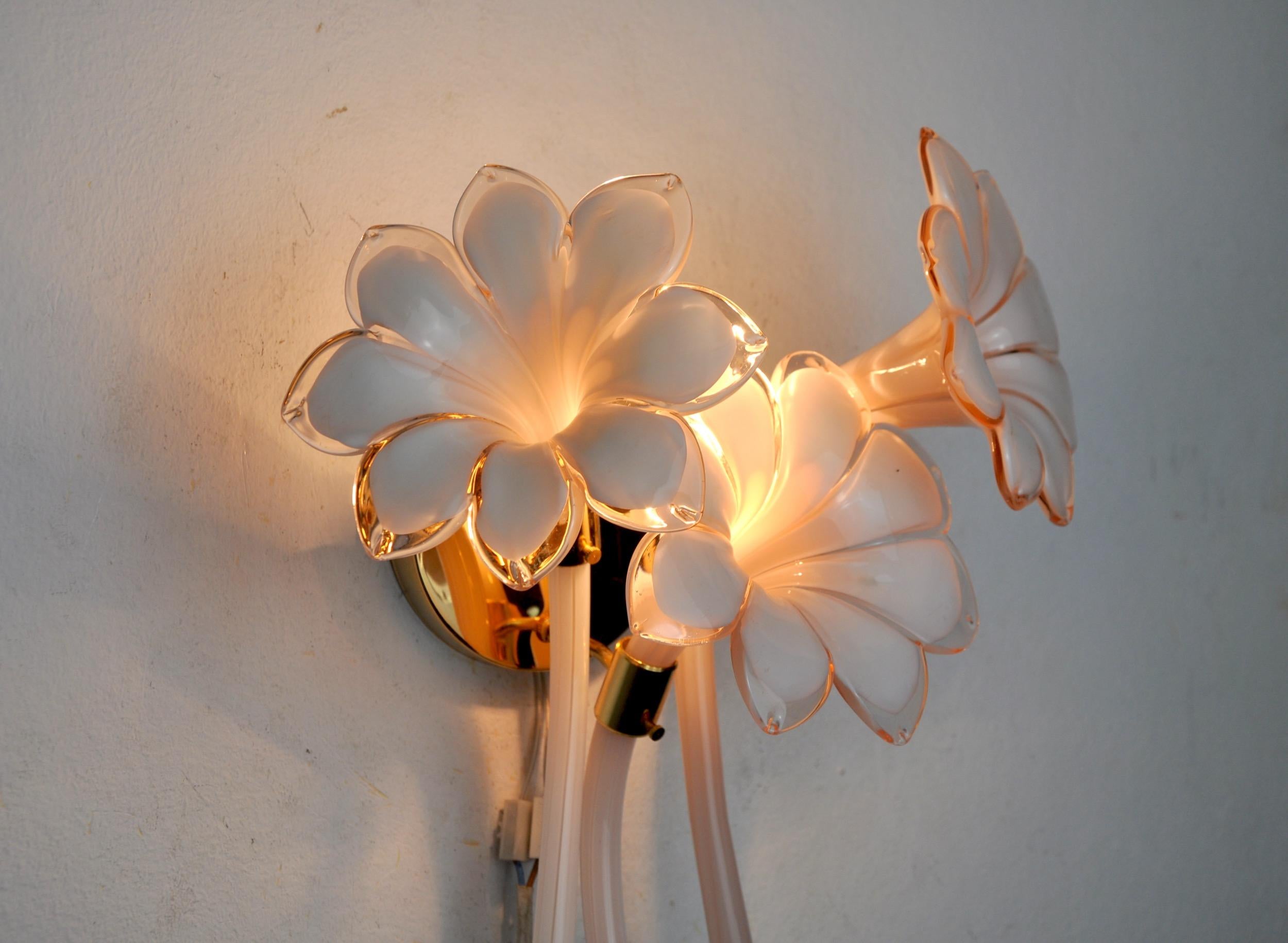 Late 20th Century Wall lamp pink calla Lily, murano glass, Italy, 1970 For Sale