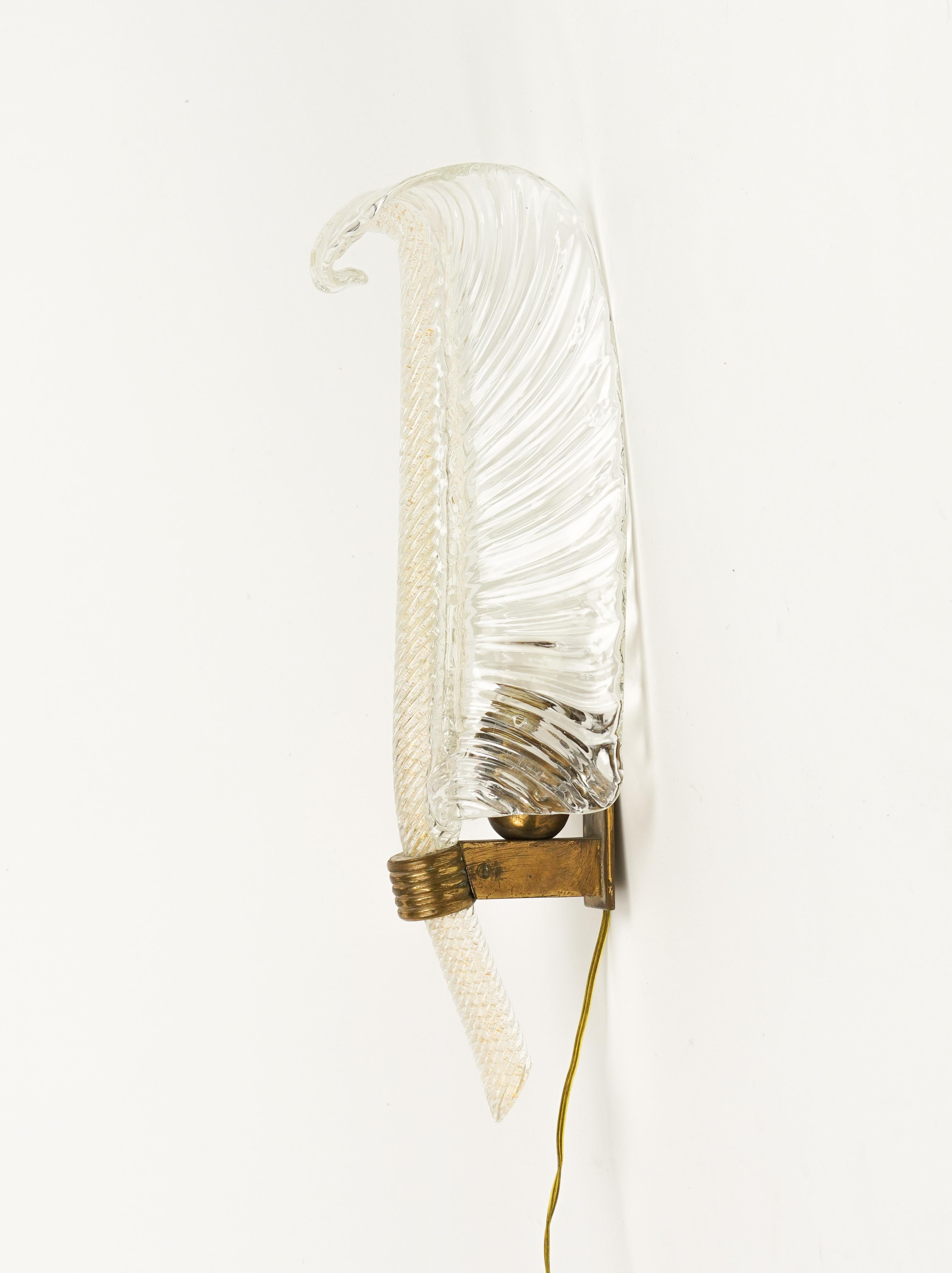 Italian Wall Lamp Sconce in Murano Glass and Brass by Barovier & Toso, Italy 1940s For Sale