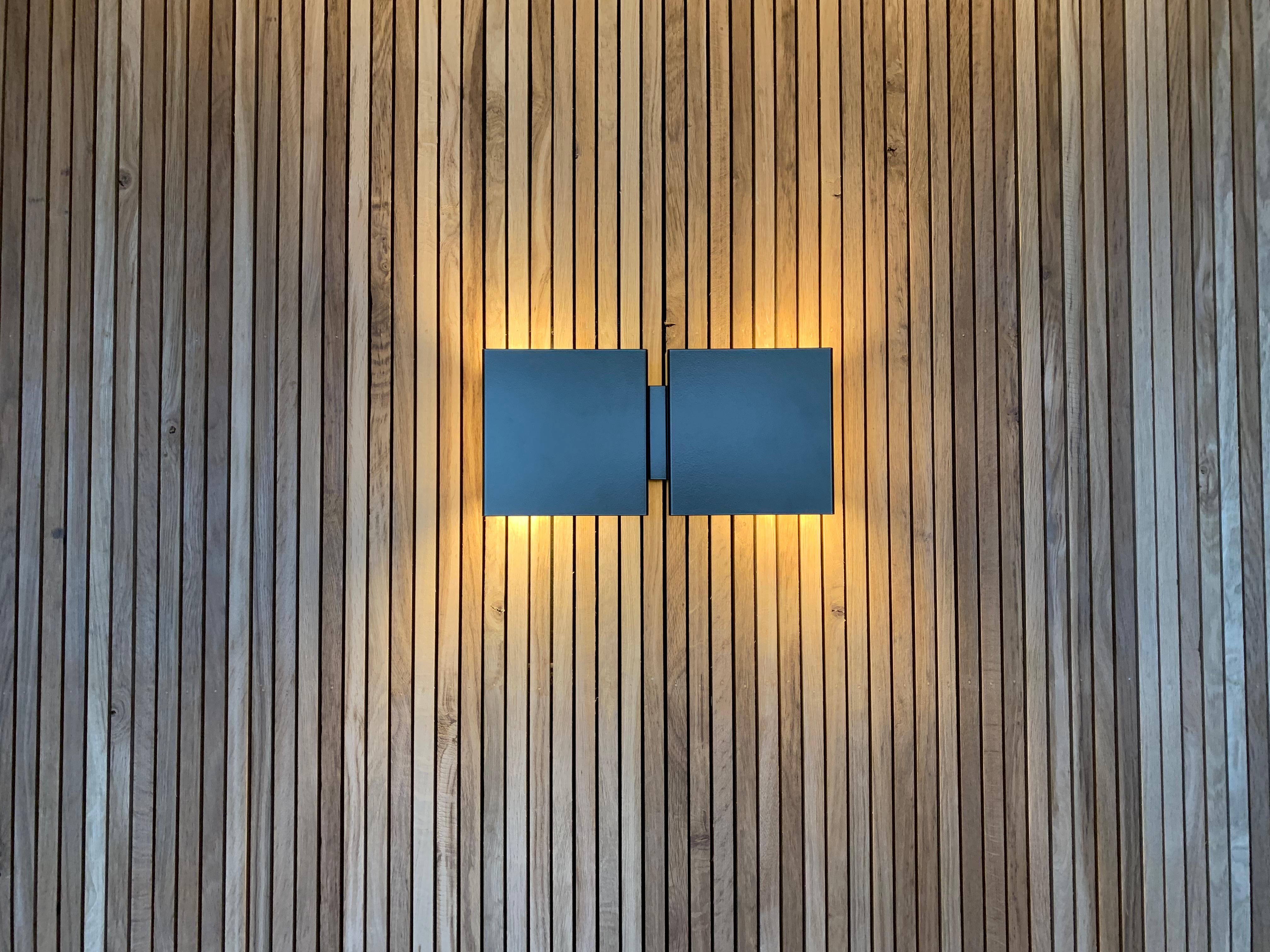 Wandleuchte Quadratische 2P Schwarz (Moderne der Mitte des Jahrhunderts) im Angebot