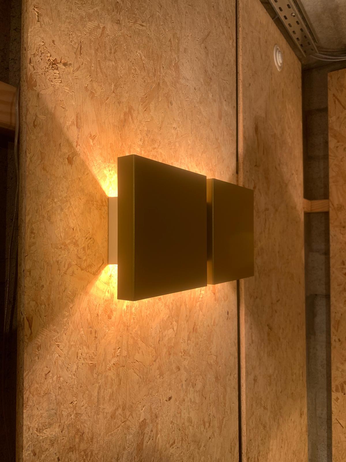 Dipinto Lampada da parete Square 2P Gold Mat in vendita