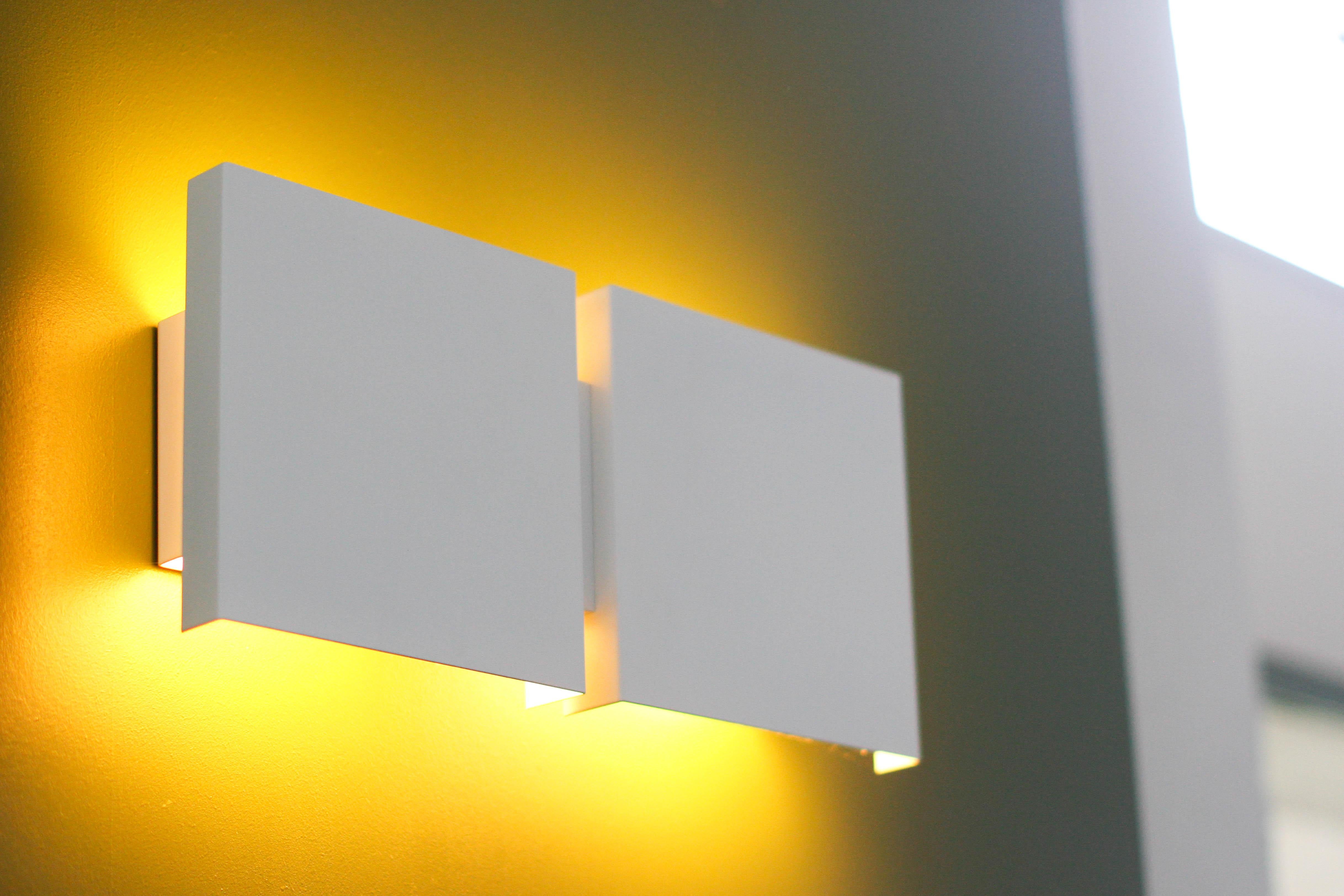 Mid-Century Modern Wall lamp Square 2P White For Sale