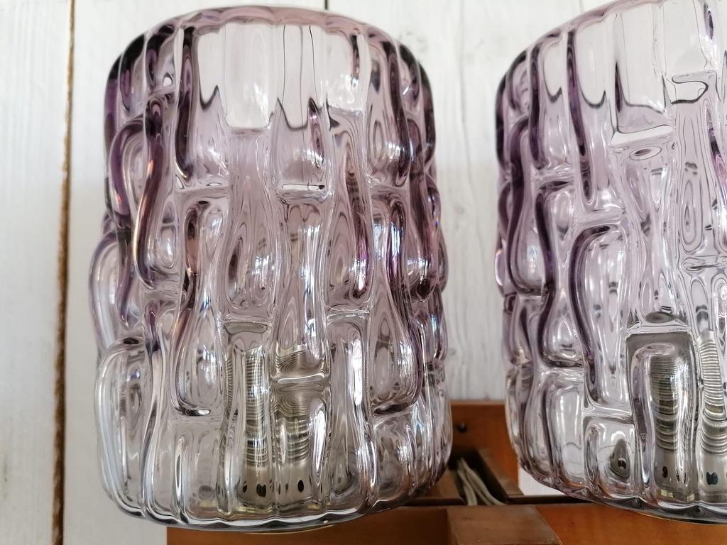 Wandleuchte aus Teakholz und violettem Glas von Rupert Nikoll im Angebot 1