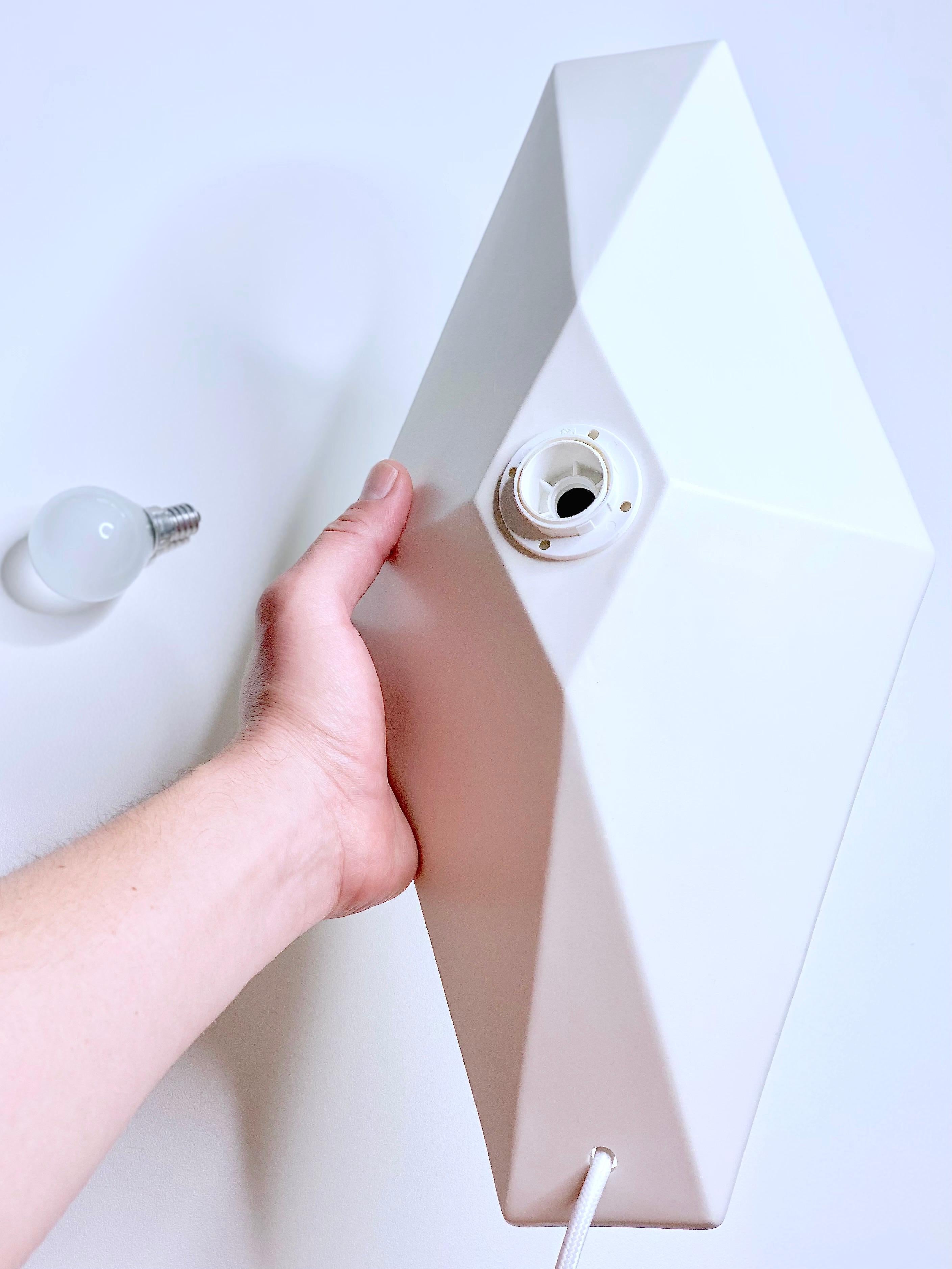 Aplique Contemporáneo de Gres Blanco Mate, Diseño Minimalista, VECTOR en venta 5